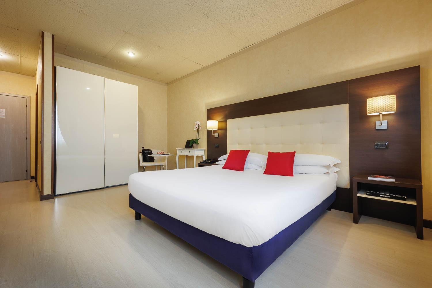 Standard Double Room - Photo 4