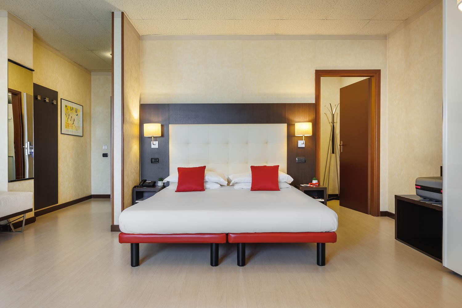 Superior Double or Twin Room - Photo 8