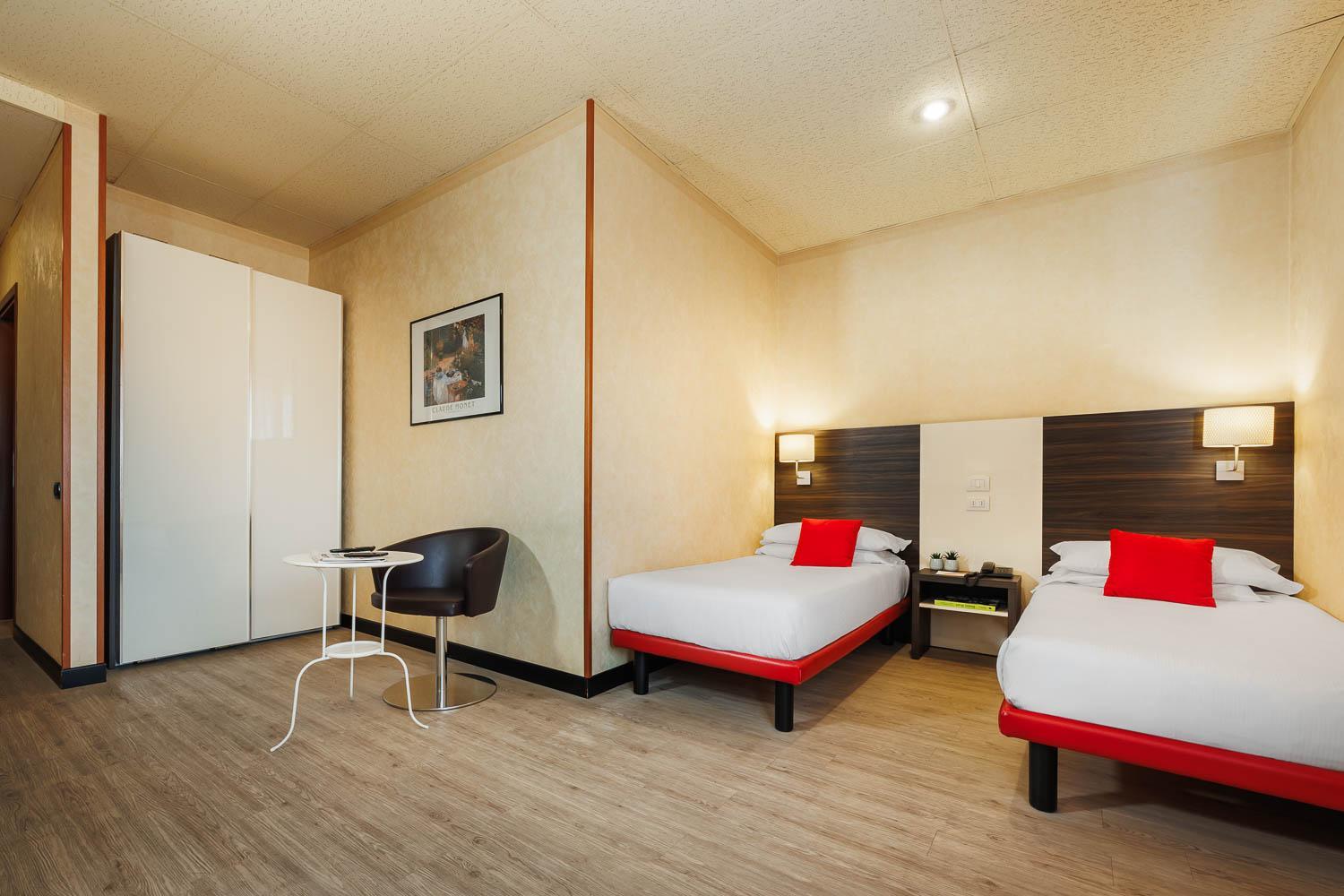 Standard Twin Room - Photo 1