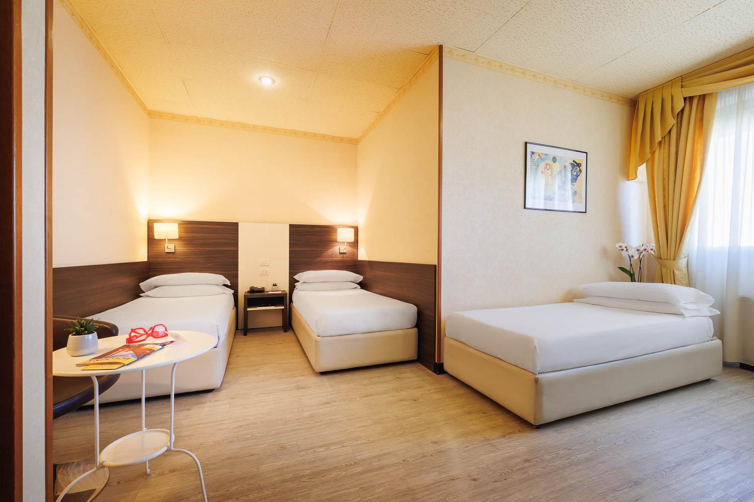 Standard Twin Room - Photo 6