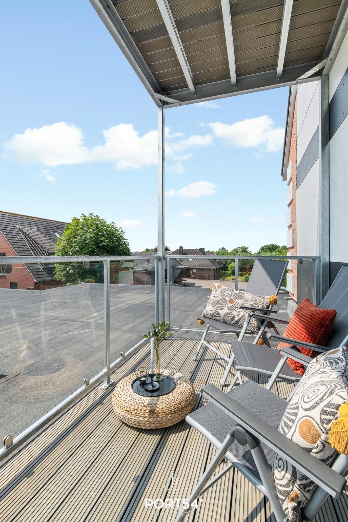 Apartment with Balcony photo 2