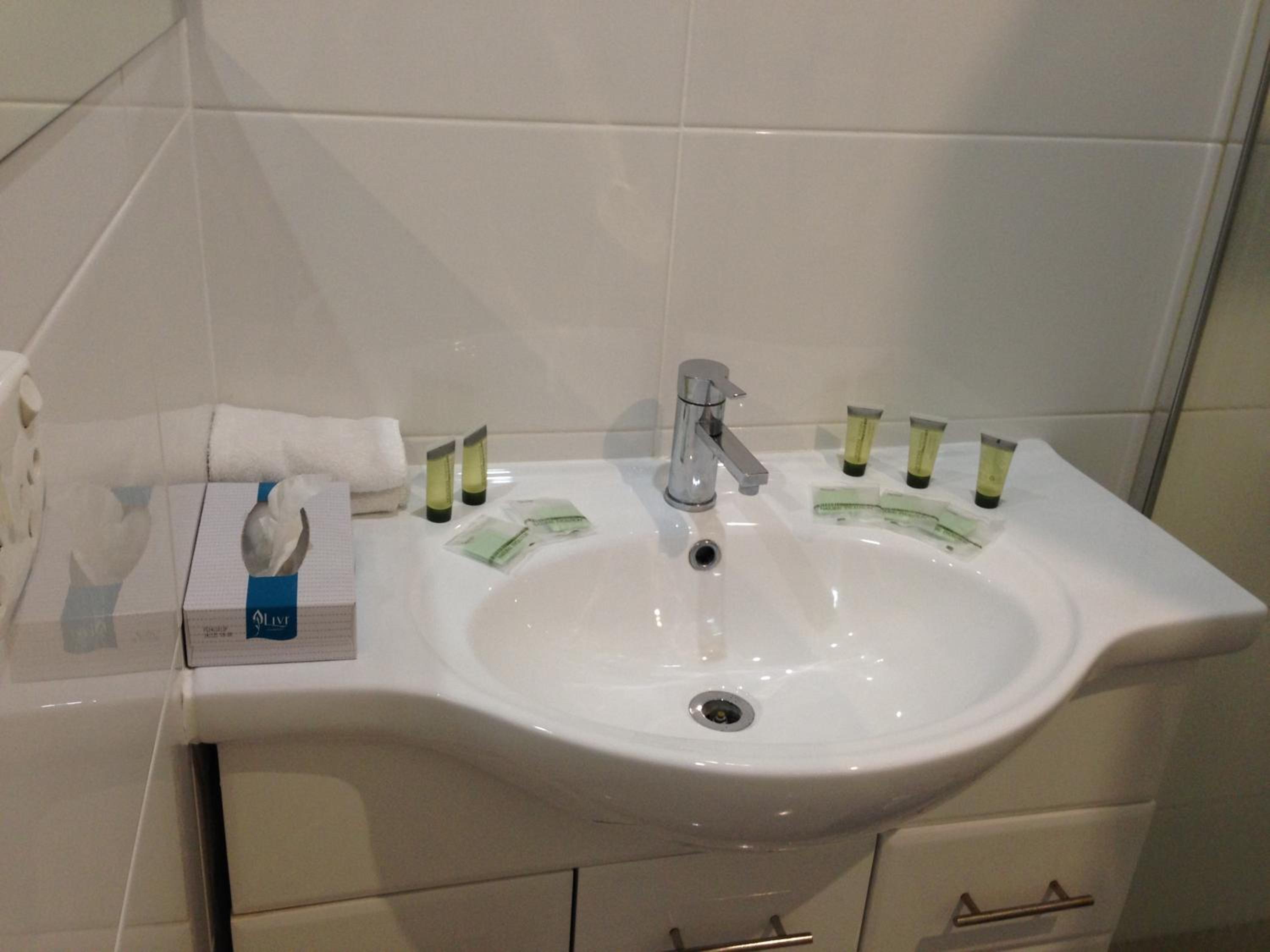 Two-Bedroom Apartment (5 Adults) - Photo 7