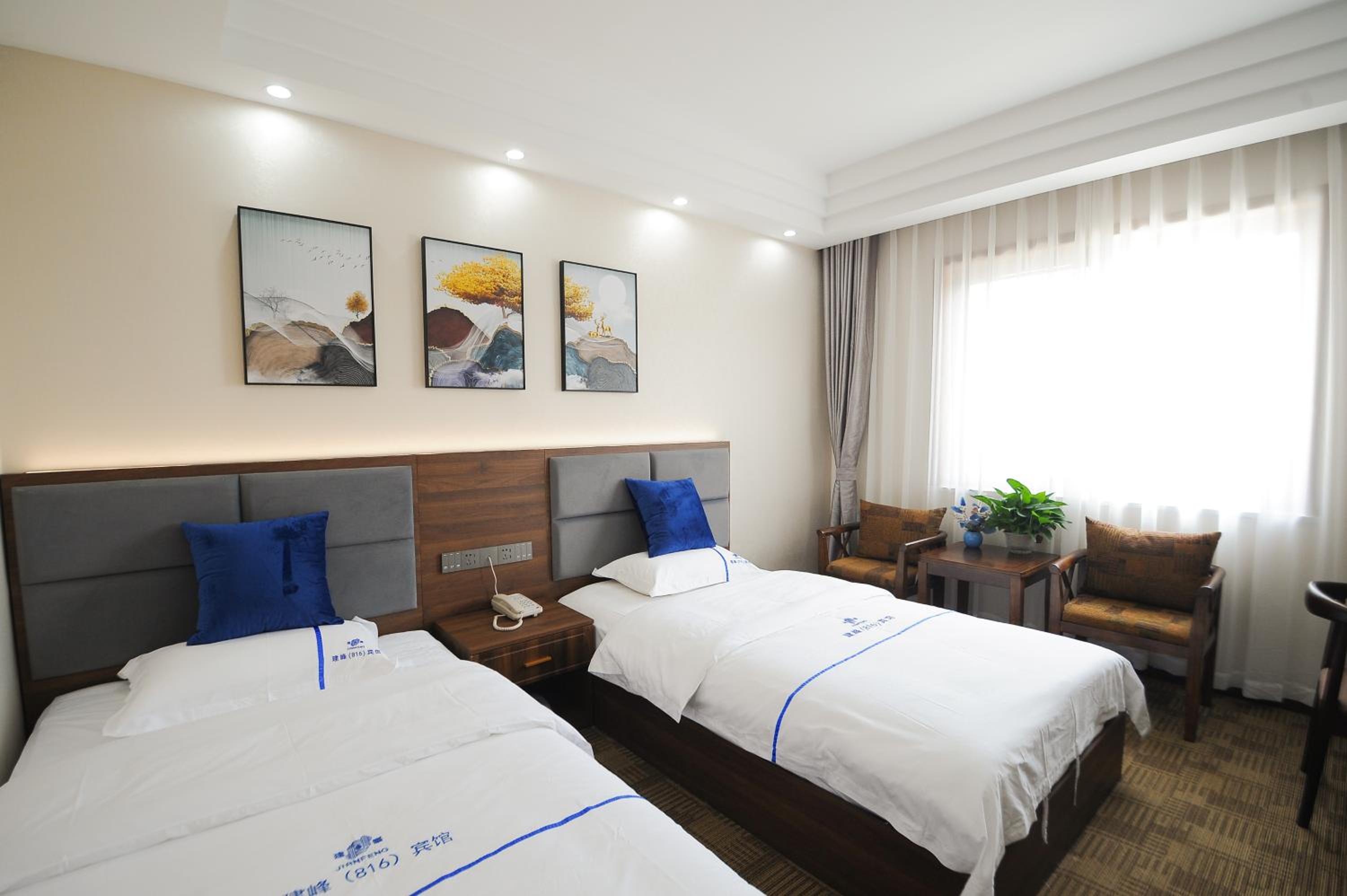 Deluxe Family Room