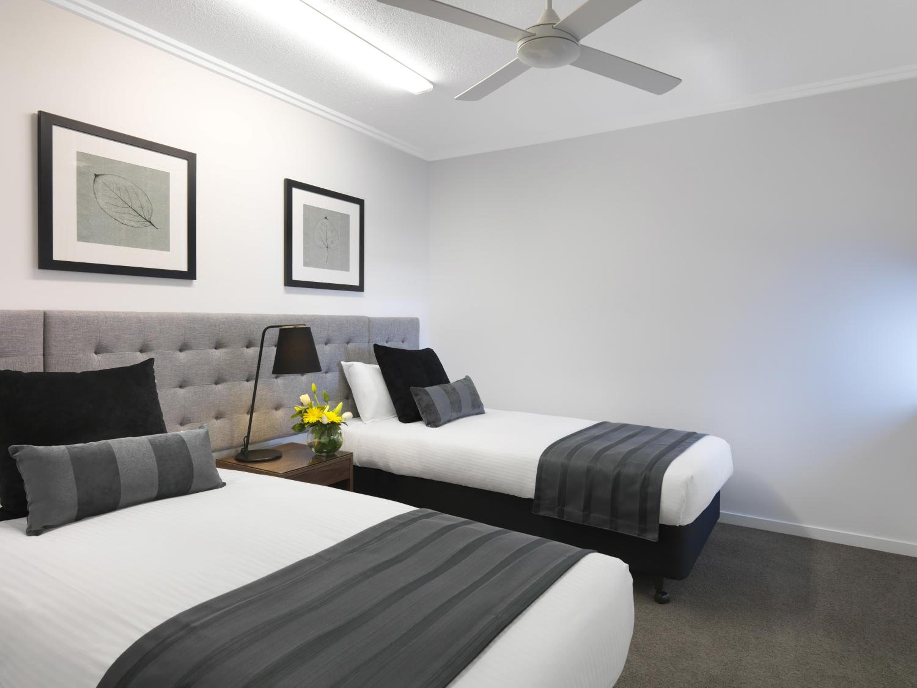 Three-Bedroom Apartment - Dual Key photo 2
