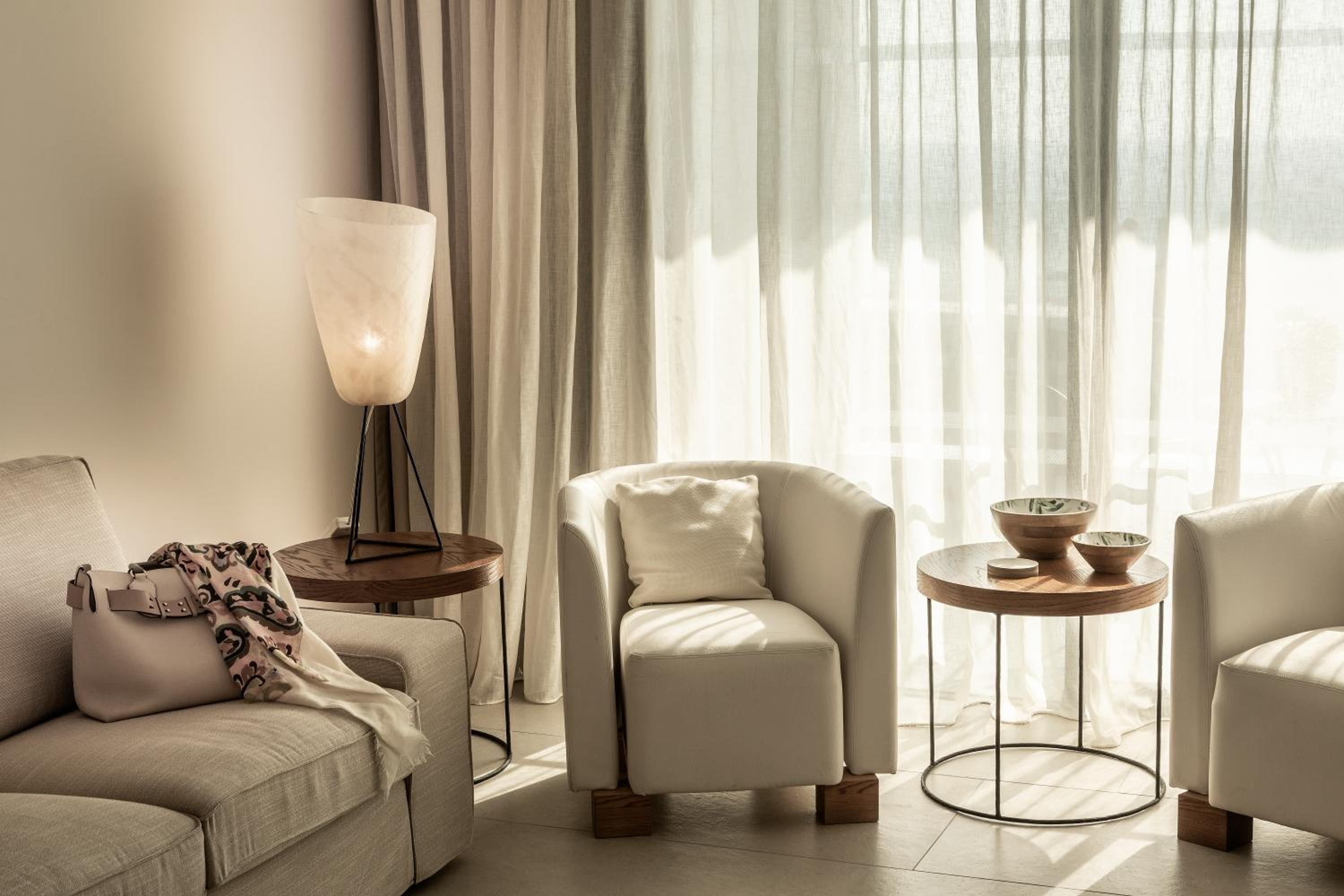 Suite - Photo 1