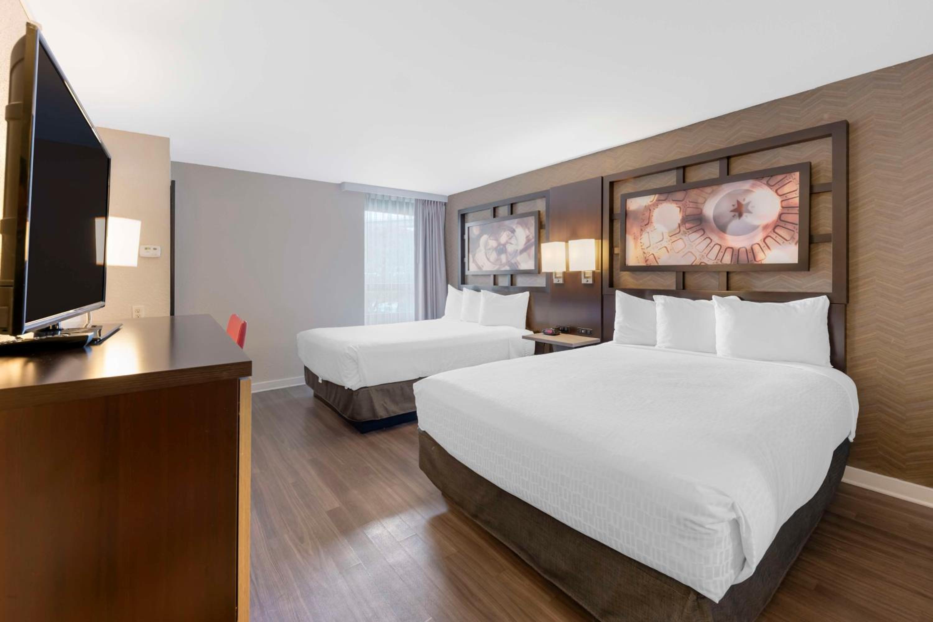 Queen Room with Two Queen Beds - Pet Friendly/Non-Smoking - Photo 1