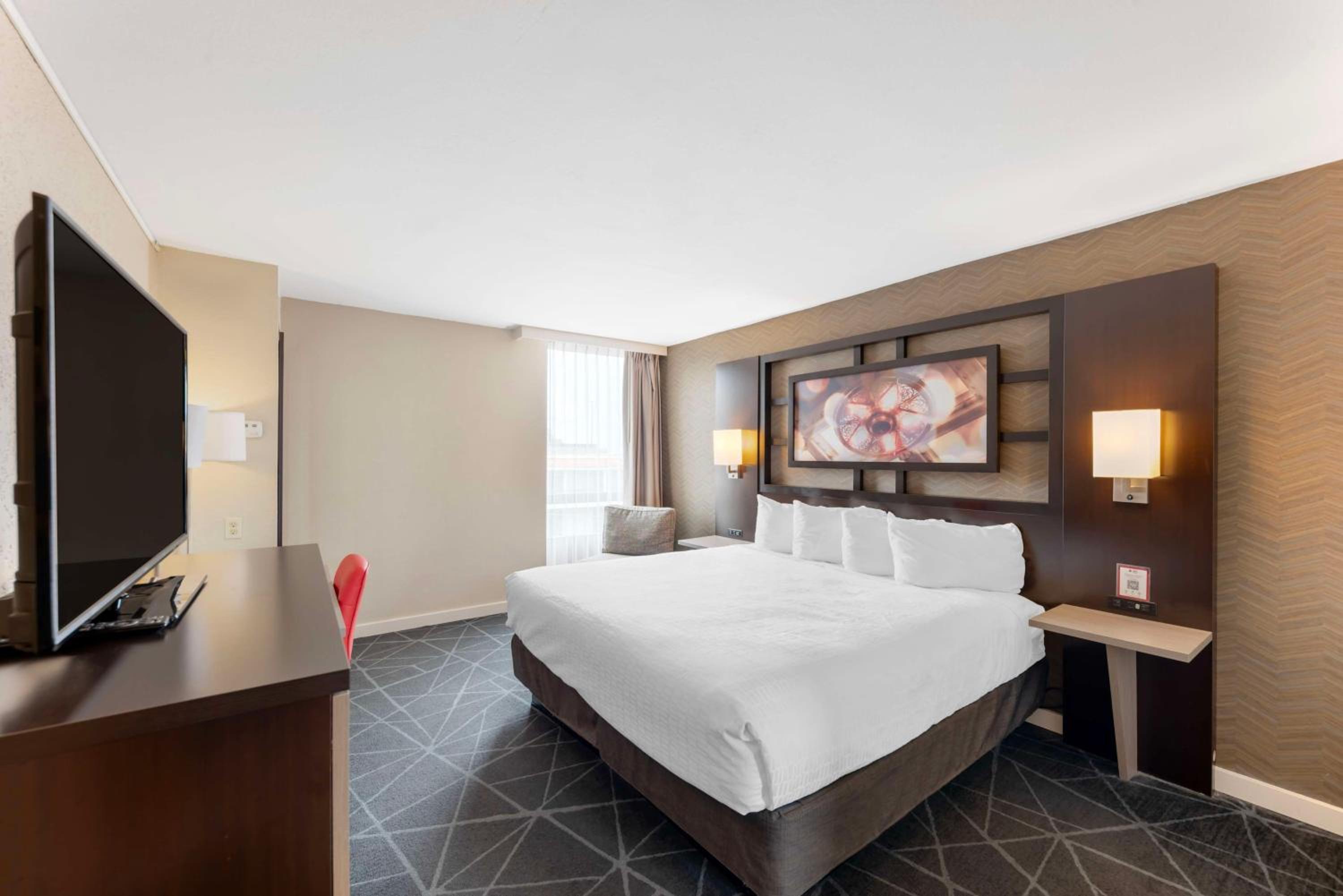 King Room - Non-Smoking - Photo 1