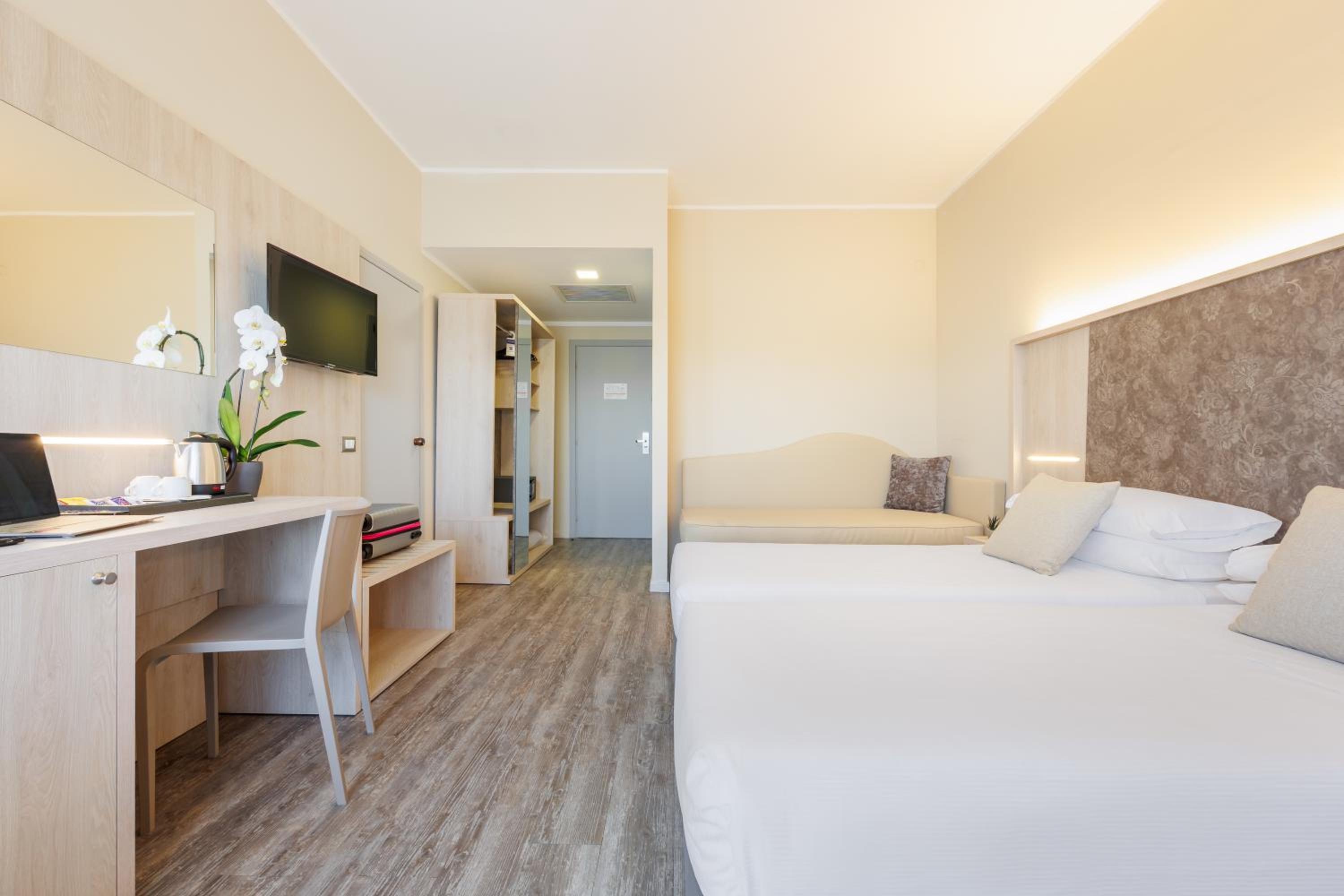 Standard Twin Room with Sofa
