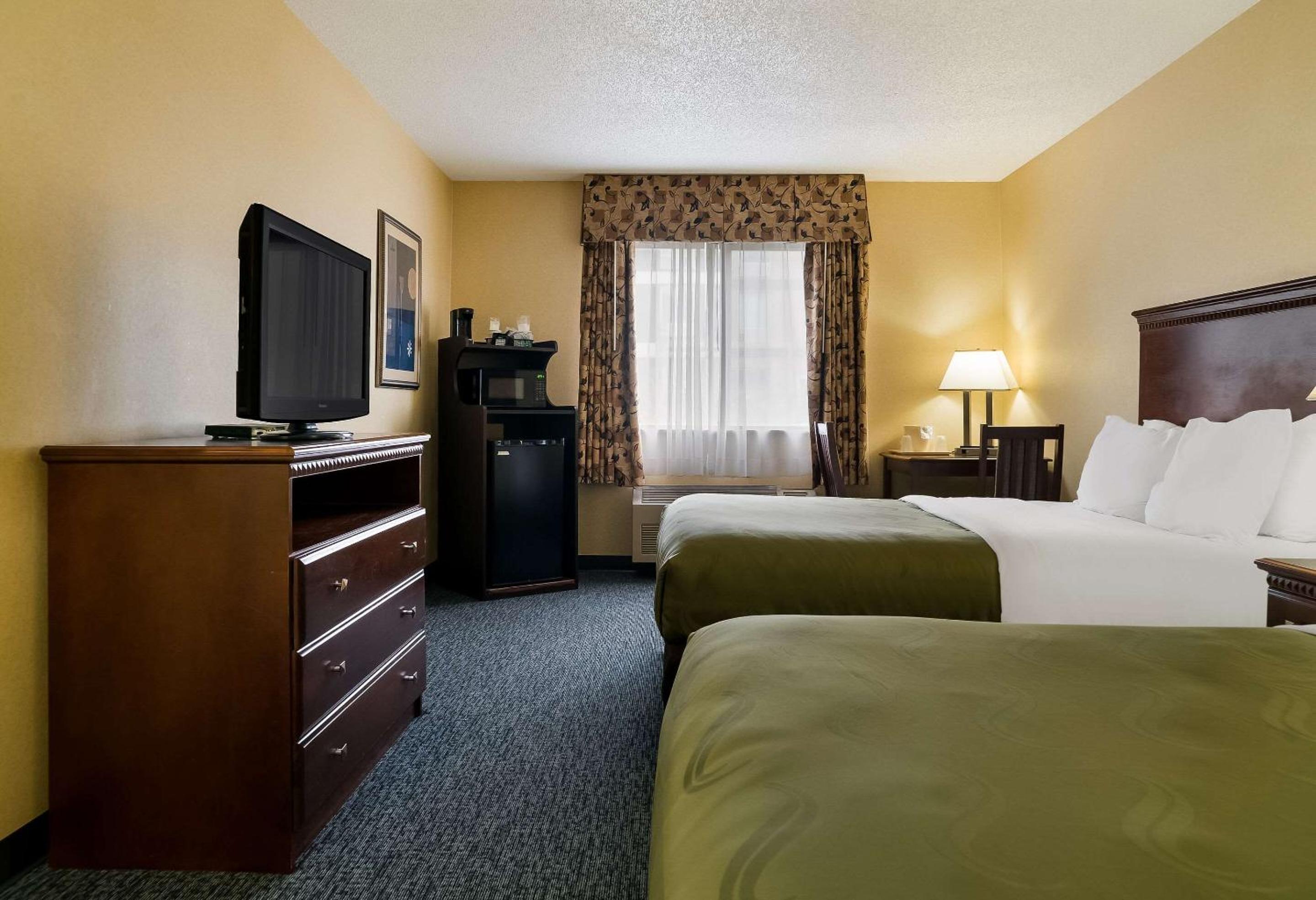 Double Room with Two Double Beds - Non-Smoking - Photo 2