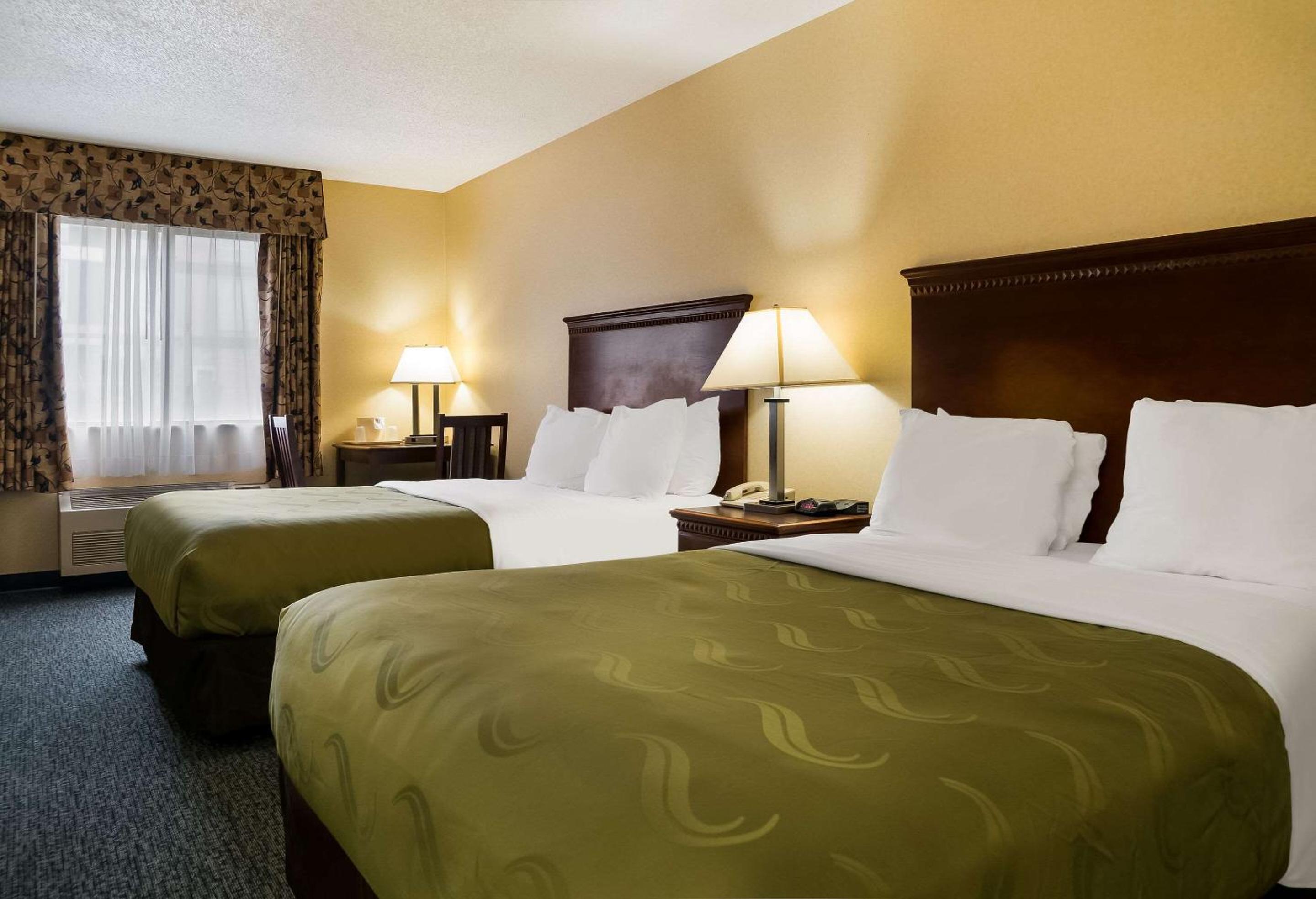 Double Room with Two Double Beds - Non-Smoking - Photo 4