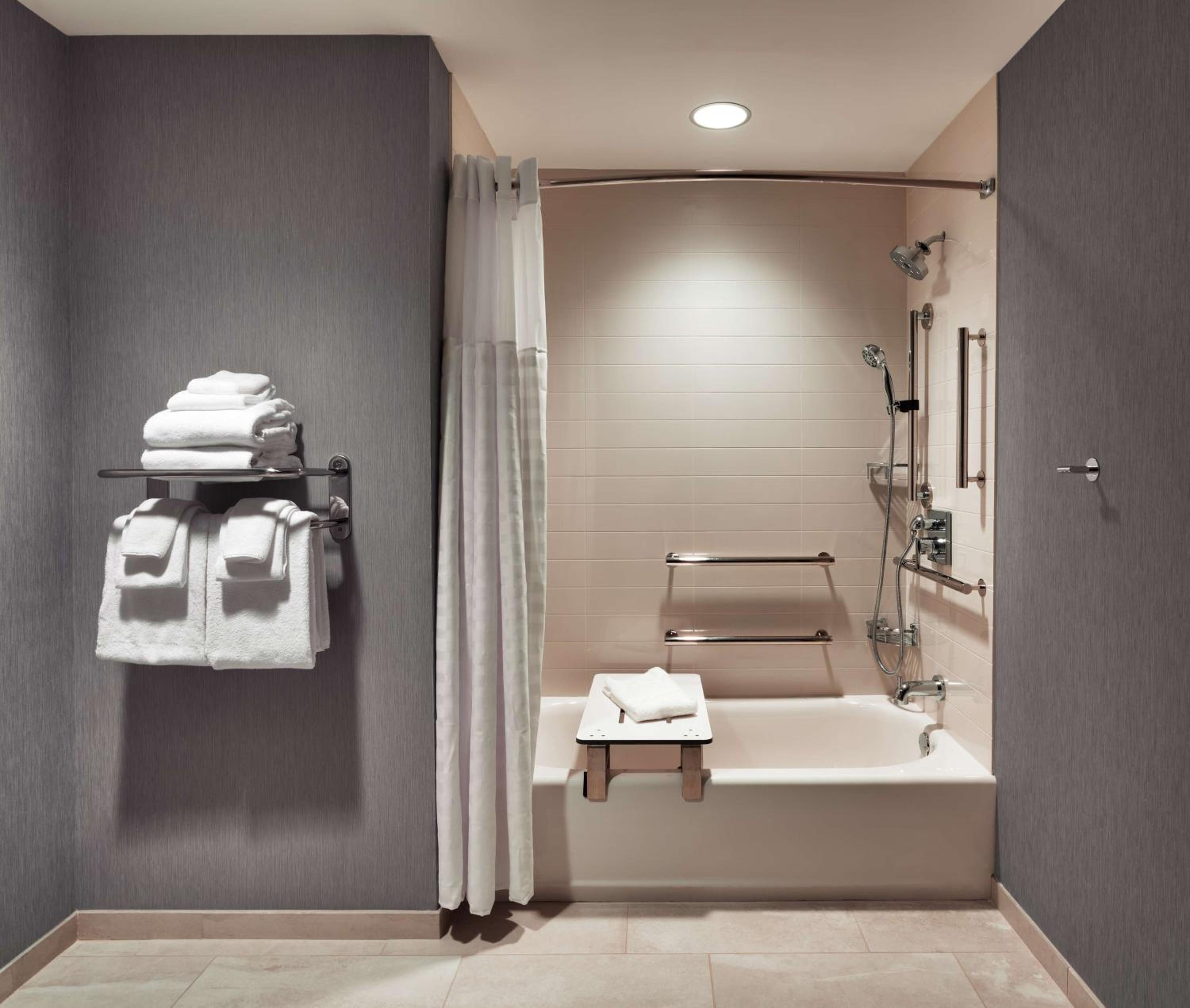 King Room with Sofa Bed and Accessible Tub - Disability Access - Photo 3