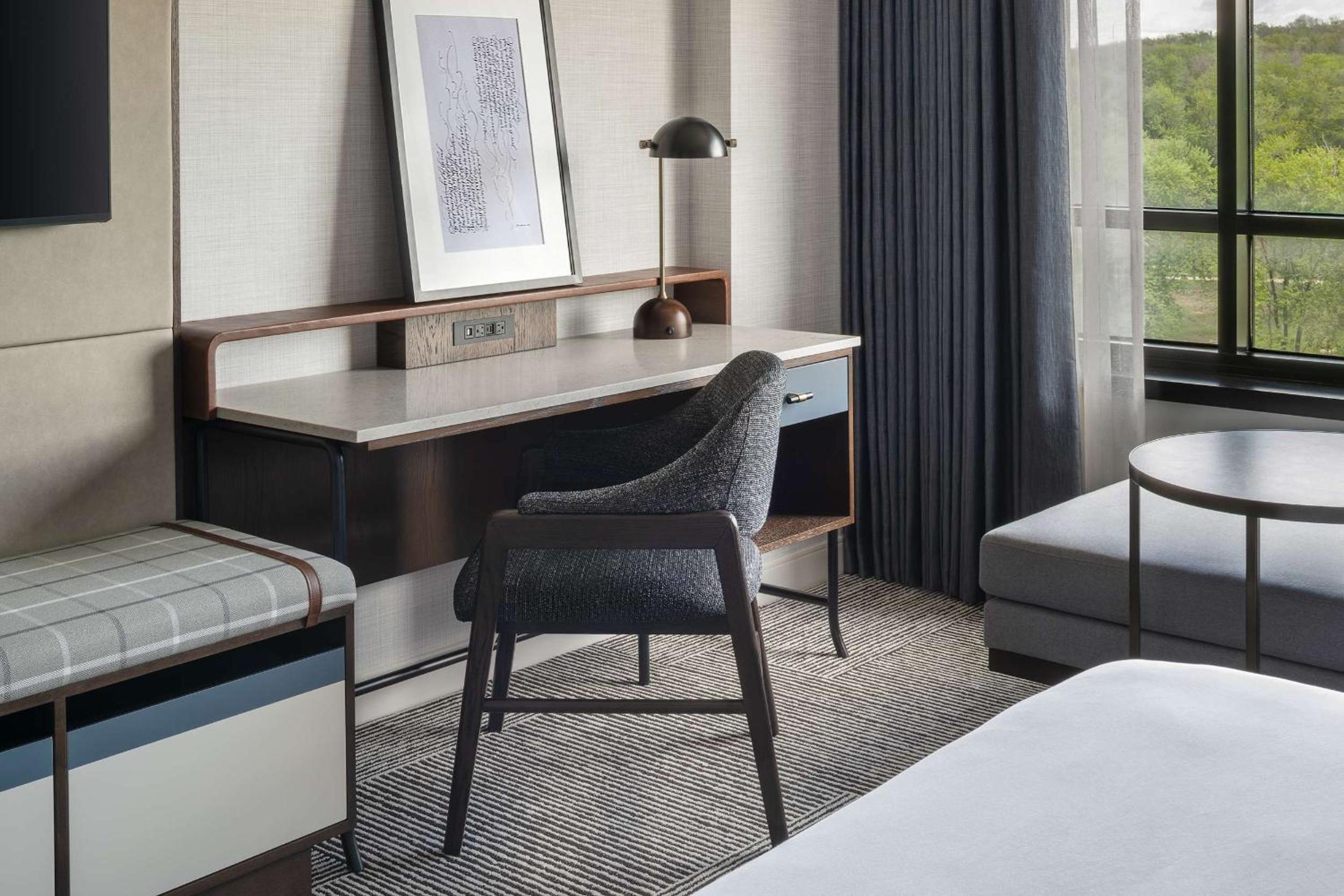 King Room with River View - Photo 2