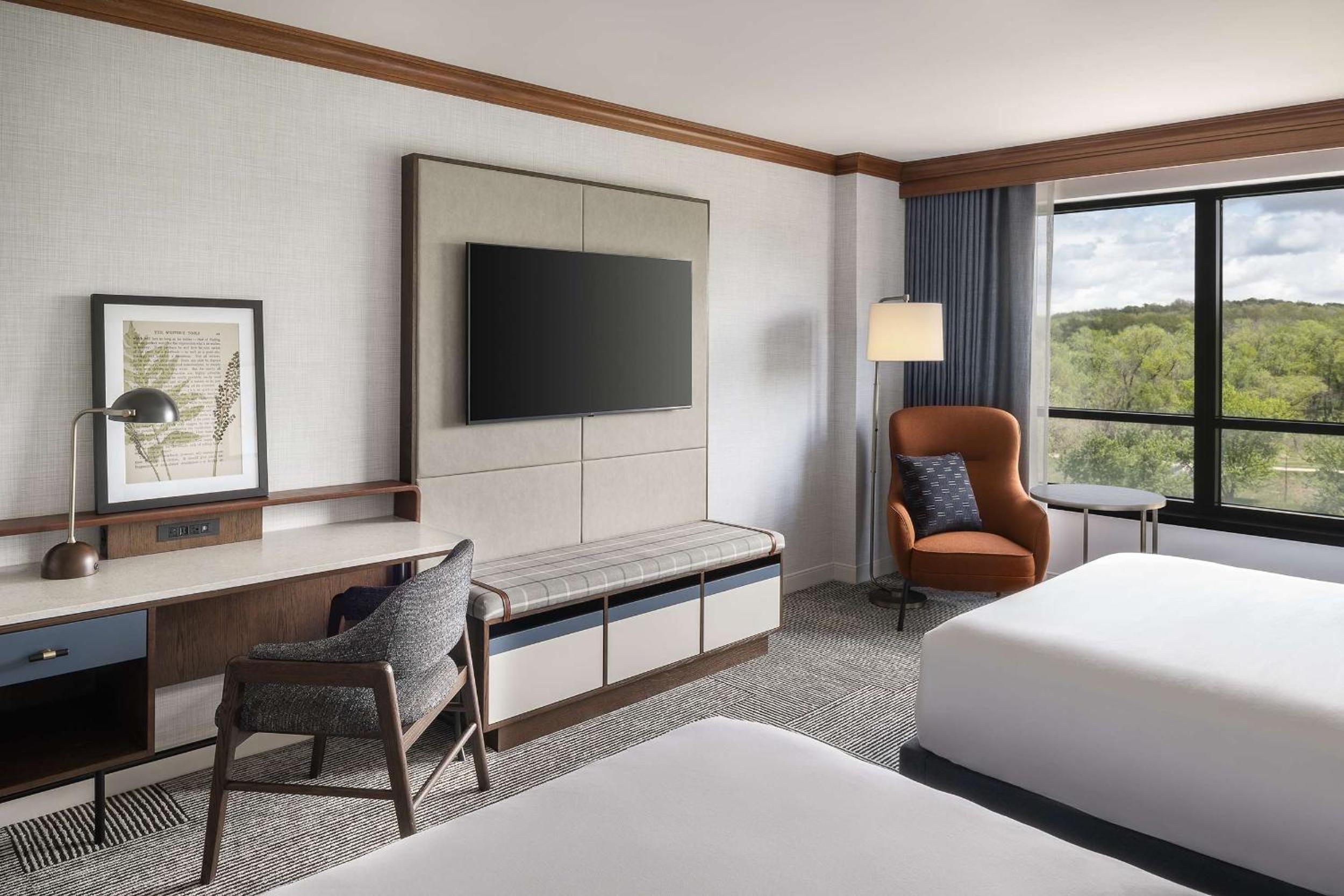 Queen Room with Two Queen Beds and River View - Photo 6