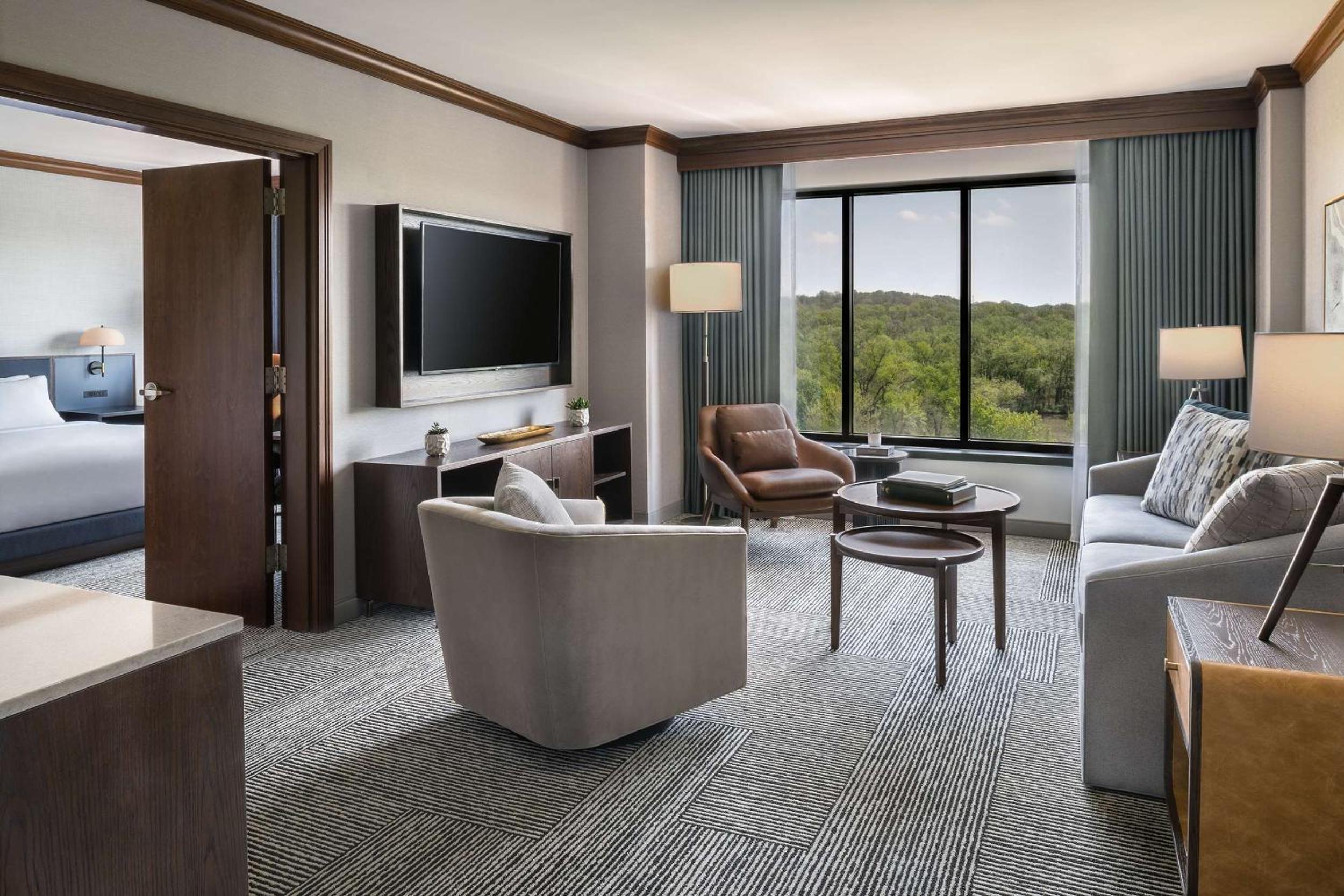 One-Bedroom Suite with River View - Photo 1