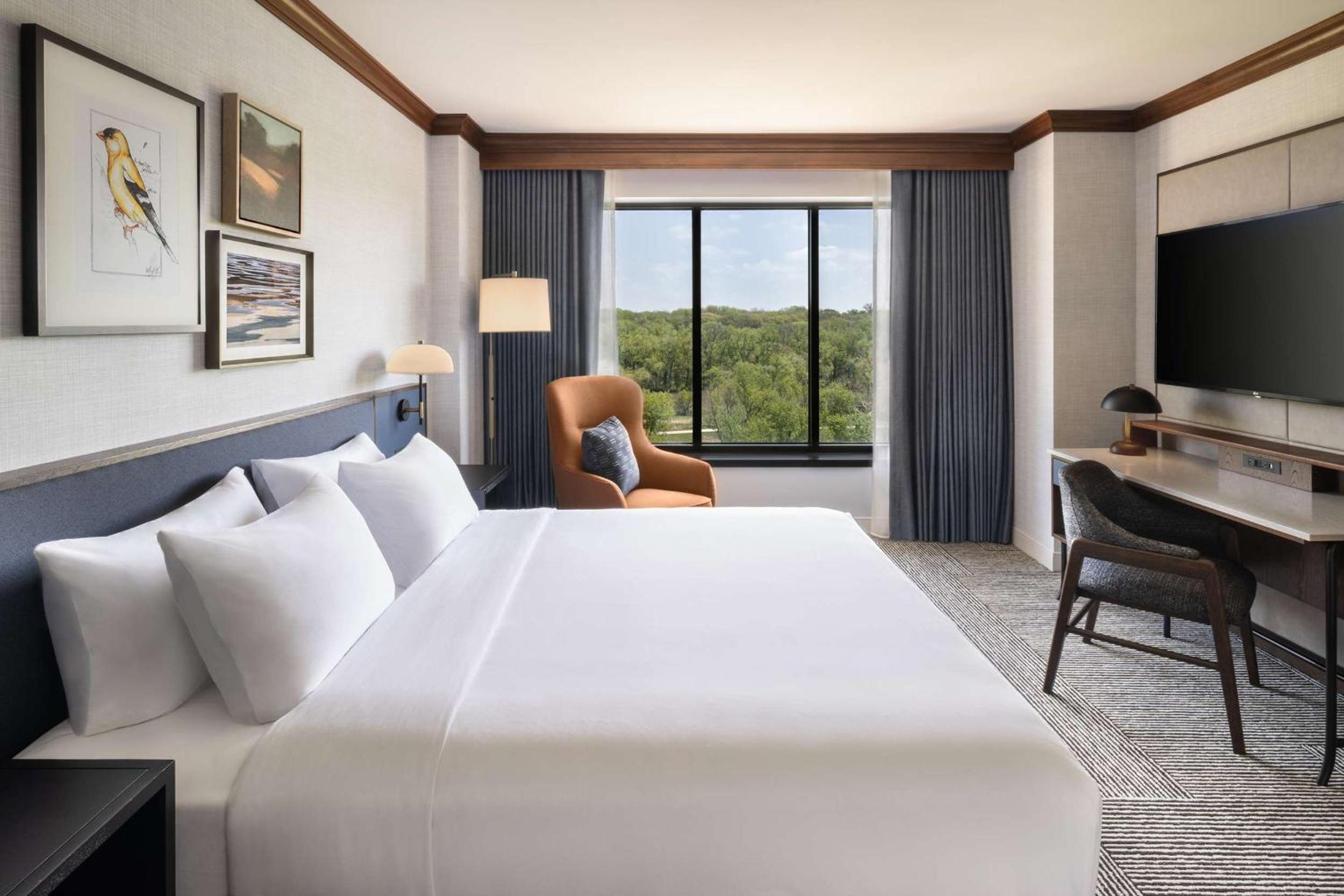 One-Bedroom Suite with River View - Photo 2