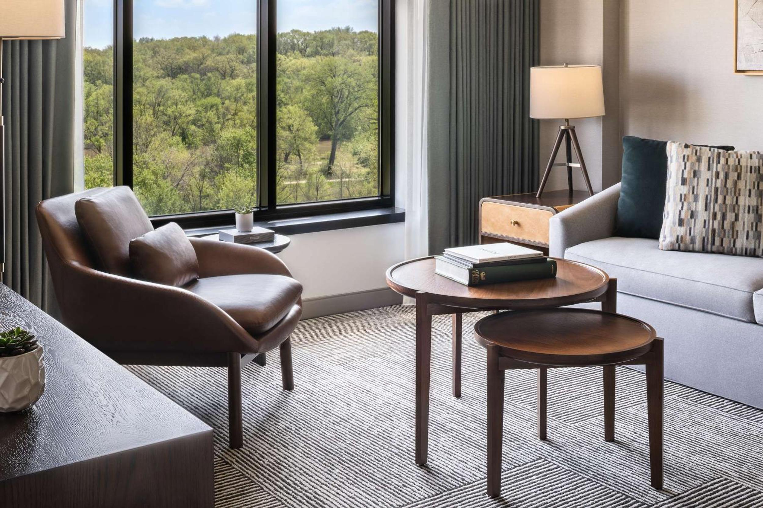 One-Bedroom Suite with River View - Photo 4