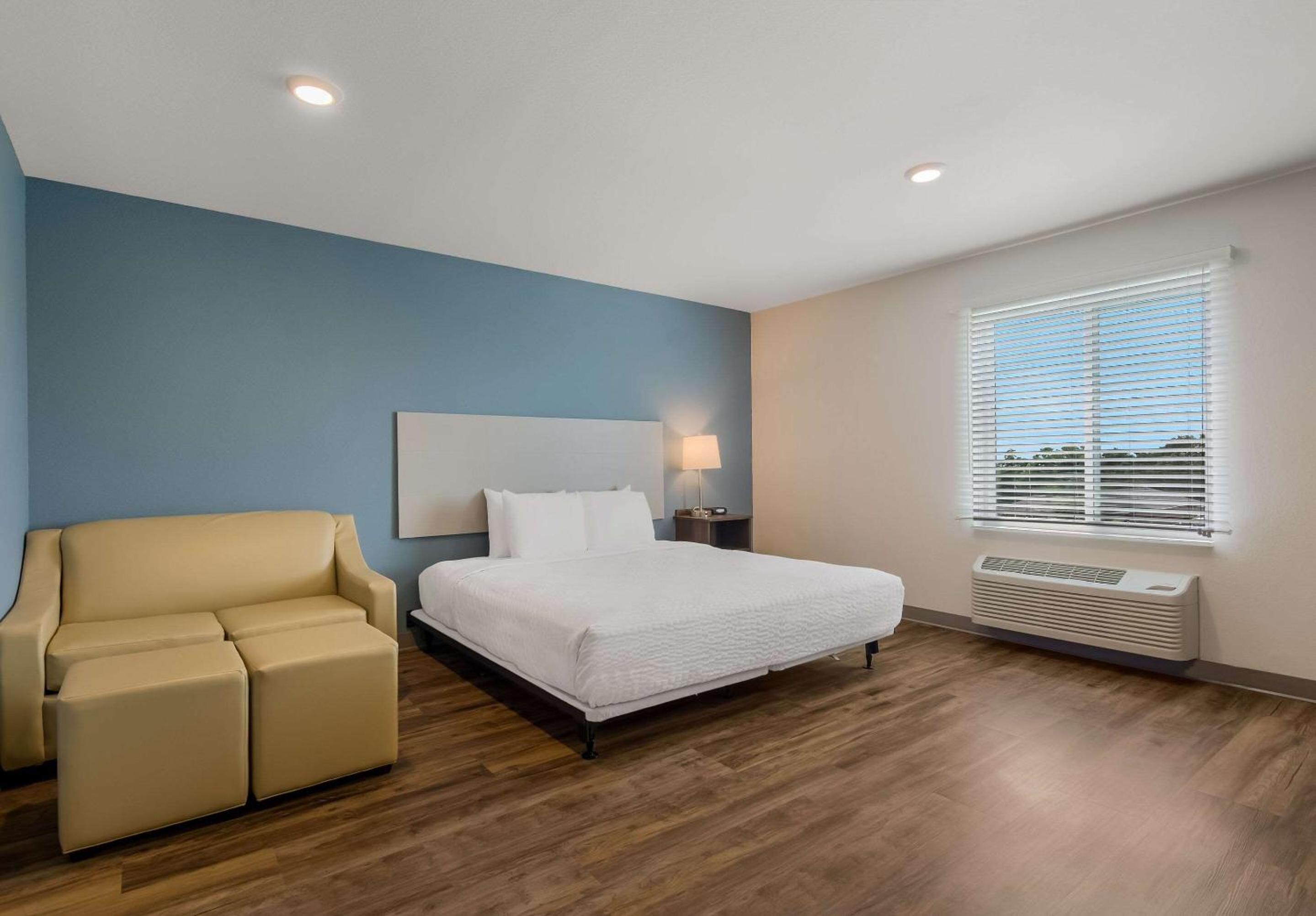 King Suite with Tub - Disability Access/Non Smoking - Photo 1