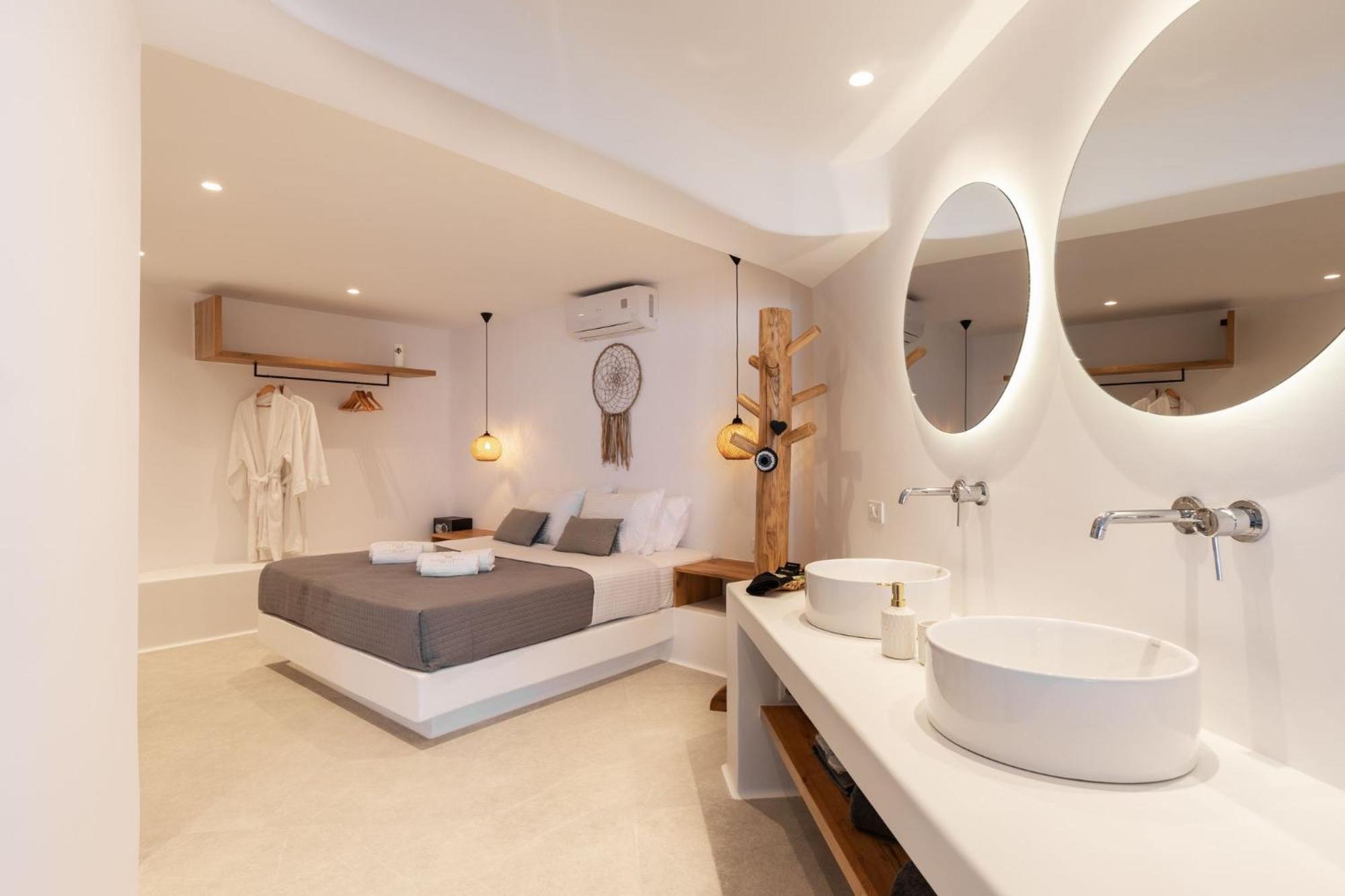 Executive Suite with Sea and Pool View photo 1