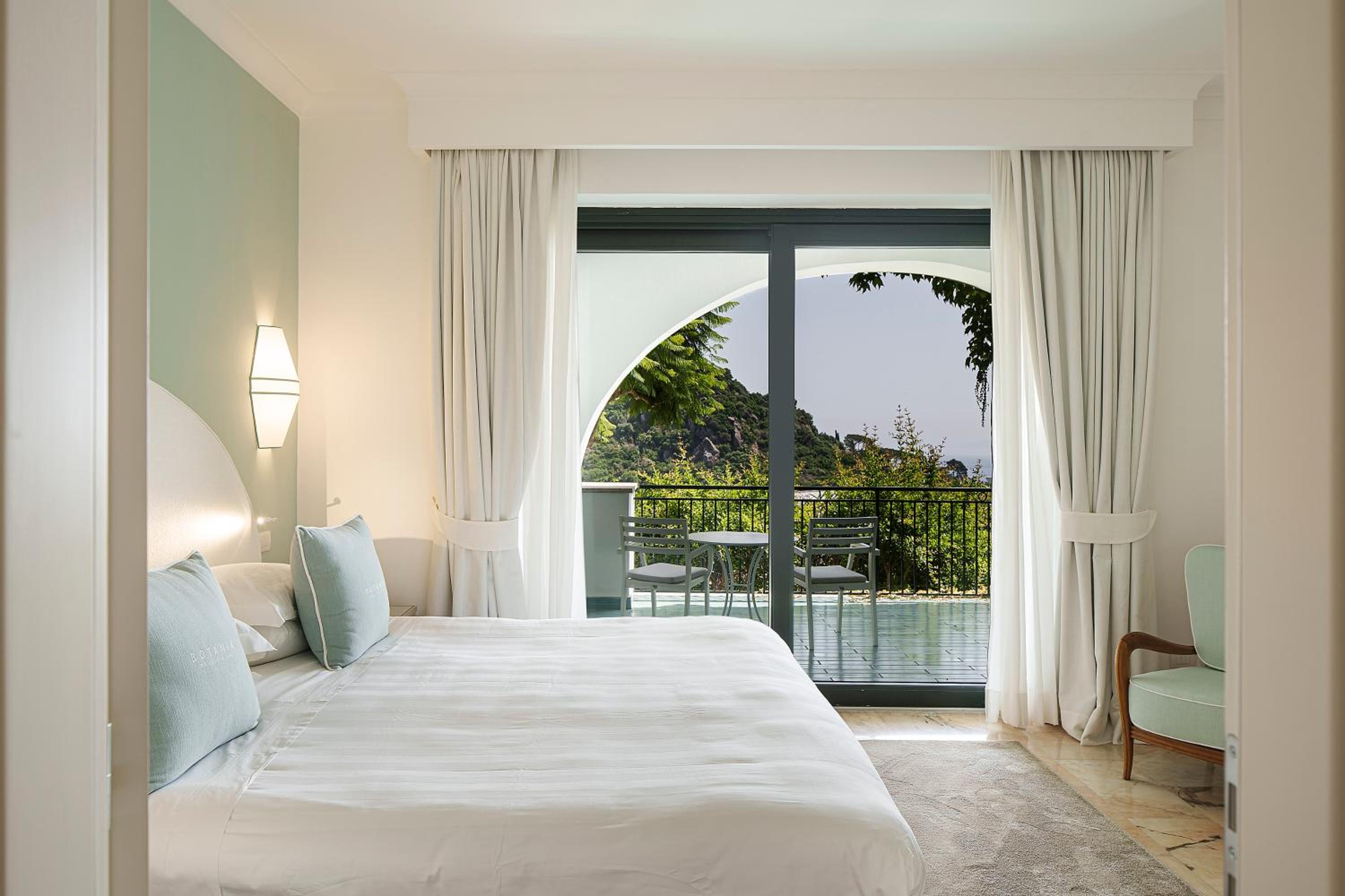 Deluxe Suite with Sea View Terrace and Jacuzzi photo 3