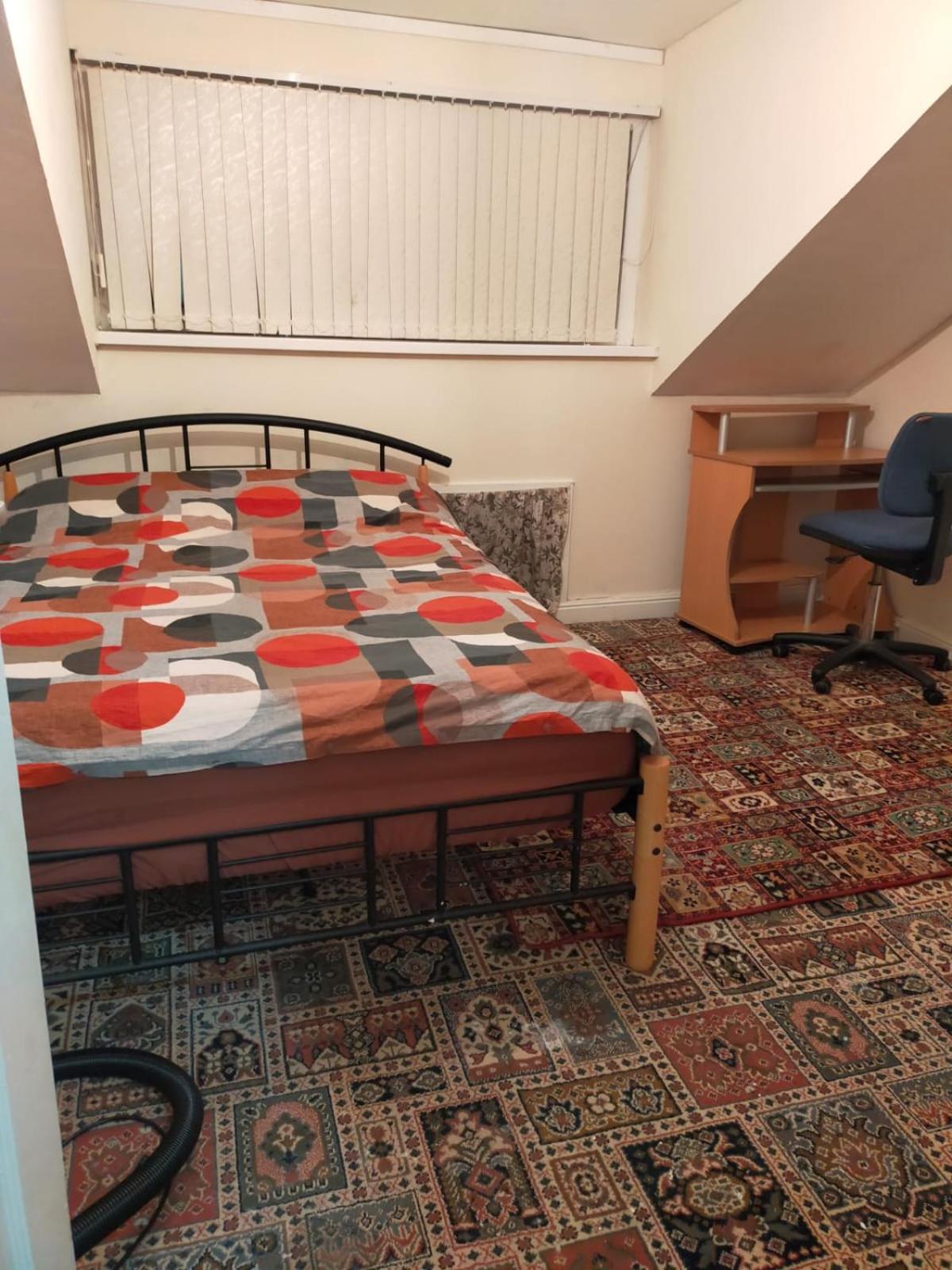 Double Room with Shared Bathroom photo 3