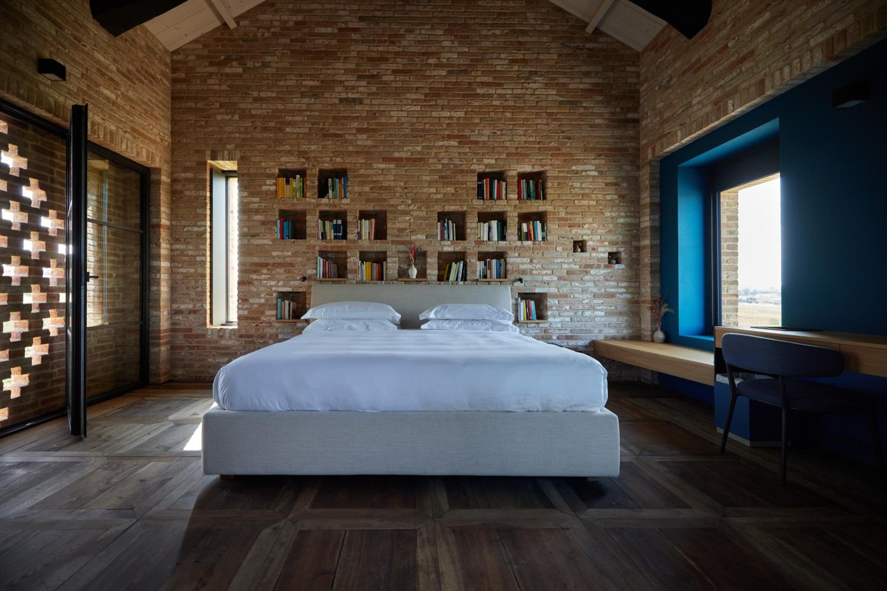 Deluxe Suite - Photo 10