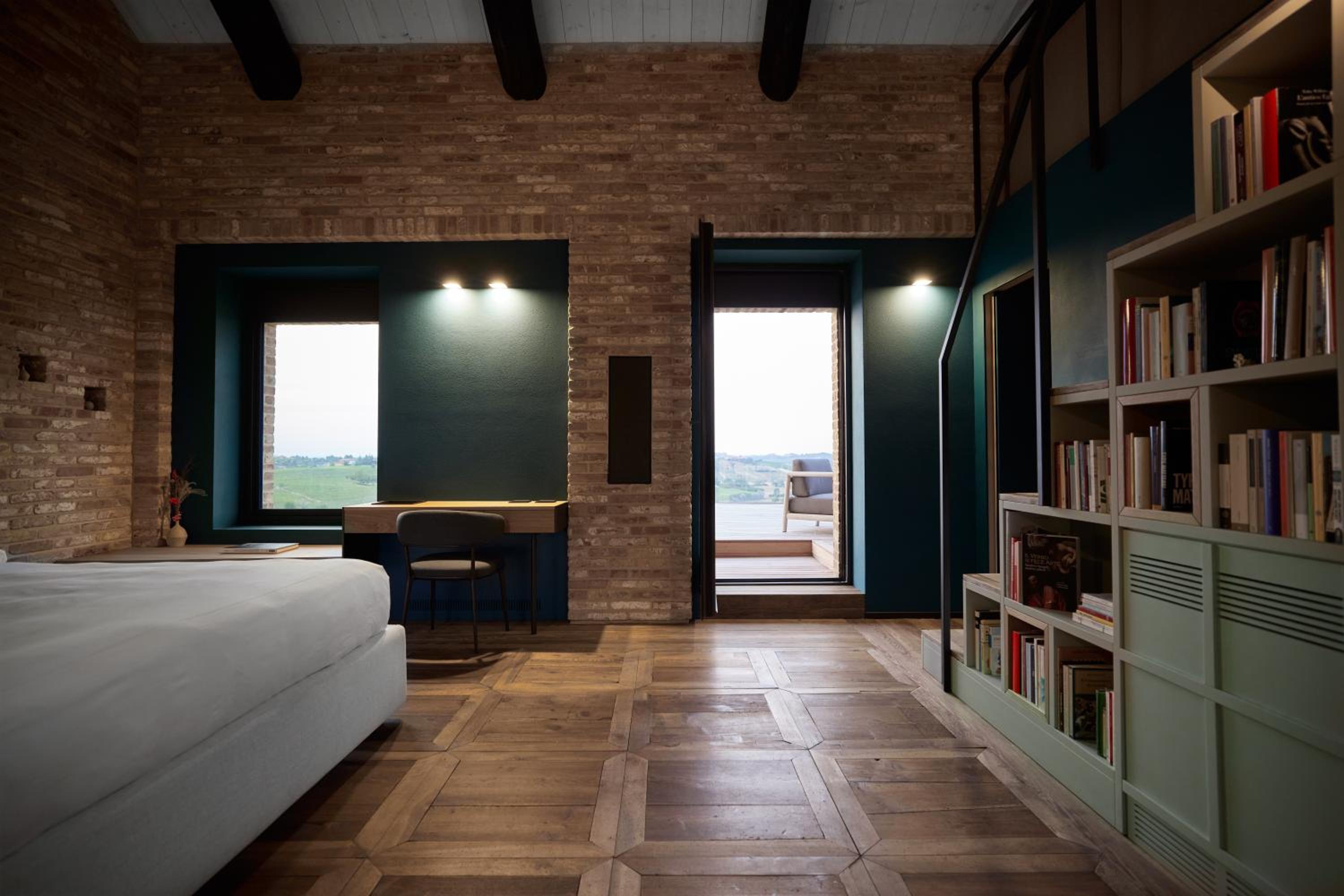 Deluxe Suite - Photo 11