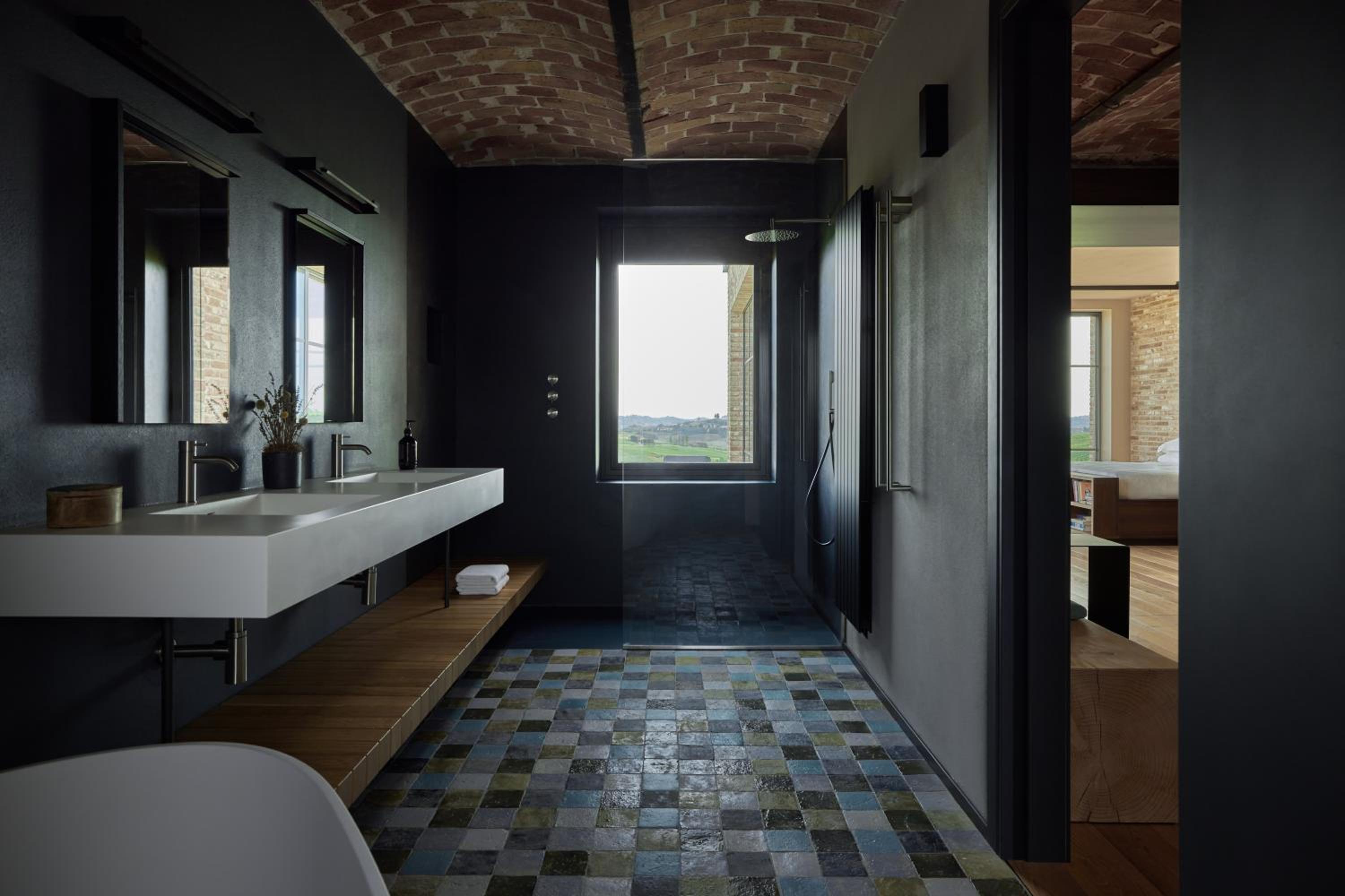 Deluxe Suite - Photo 8