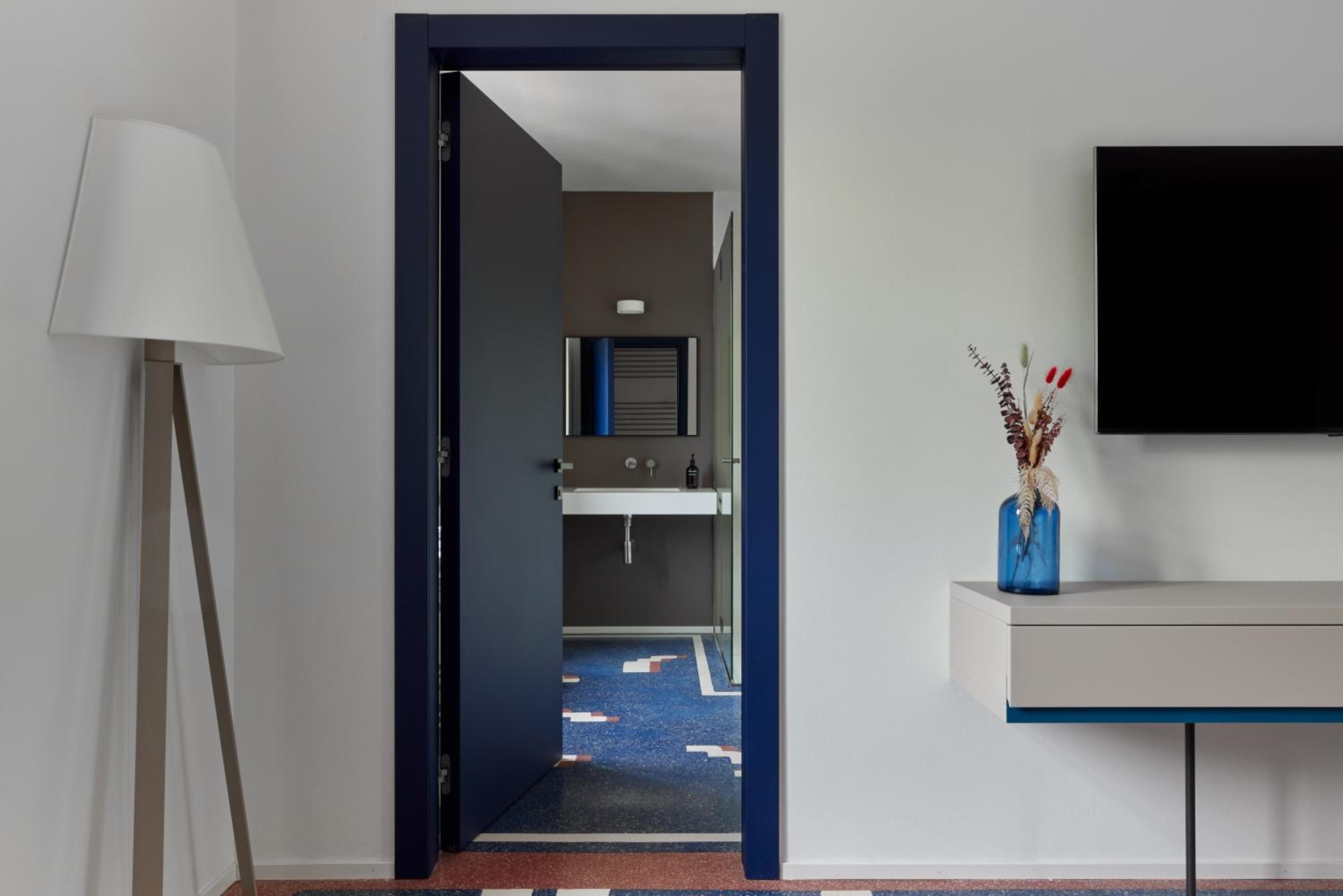 Deluxe Double Room - Photo 16