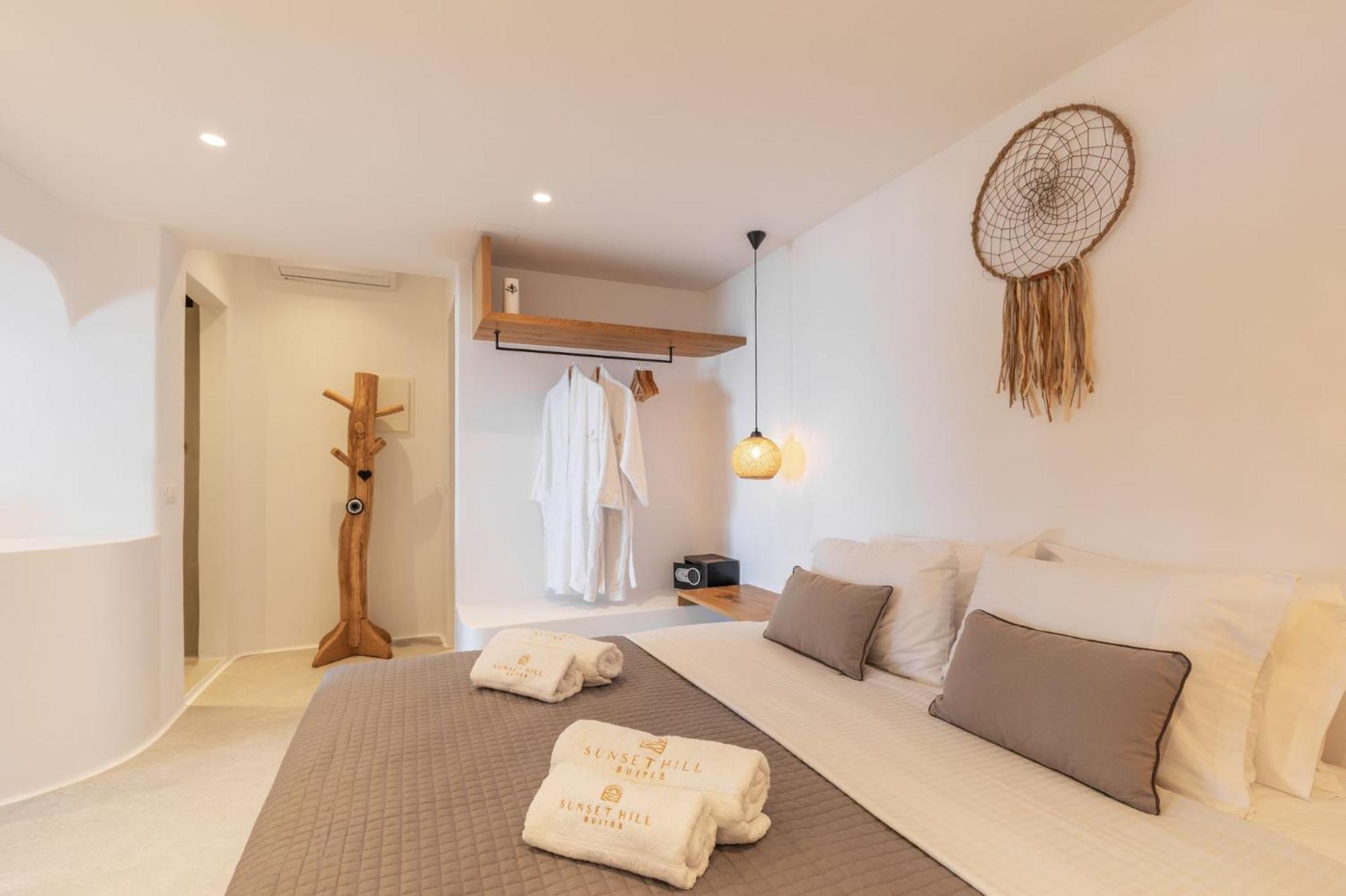 Superior Suite with Sea and Pool View photo 1