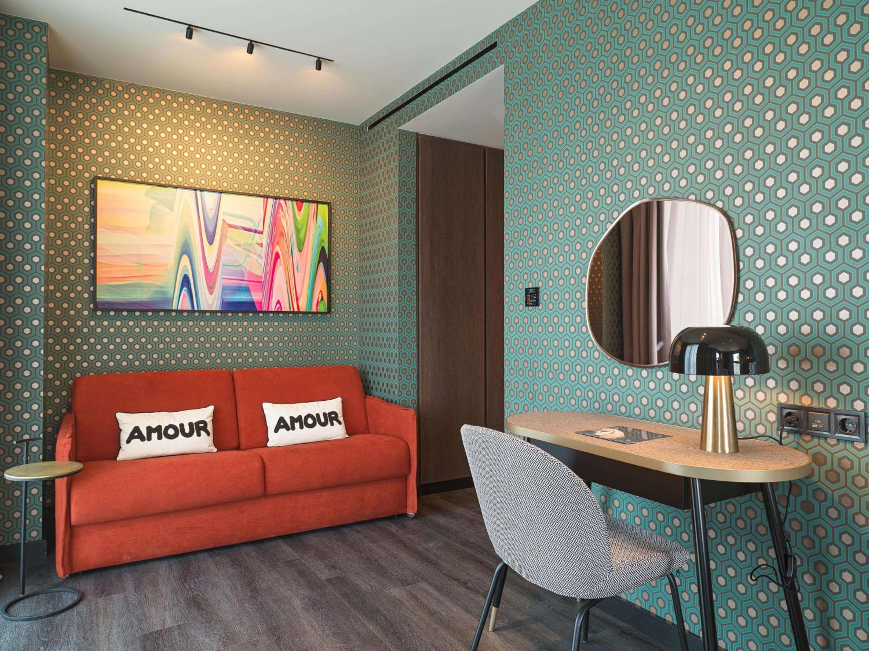 NYX Executive Suite – 3 Rooms Interconnected thumbnail 6