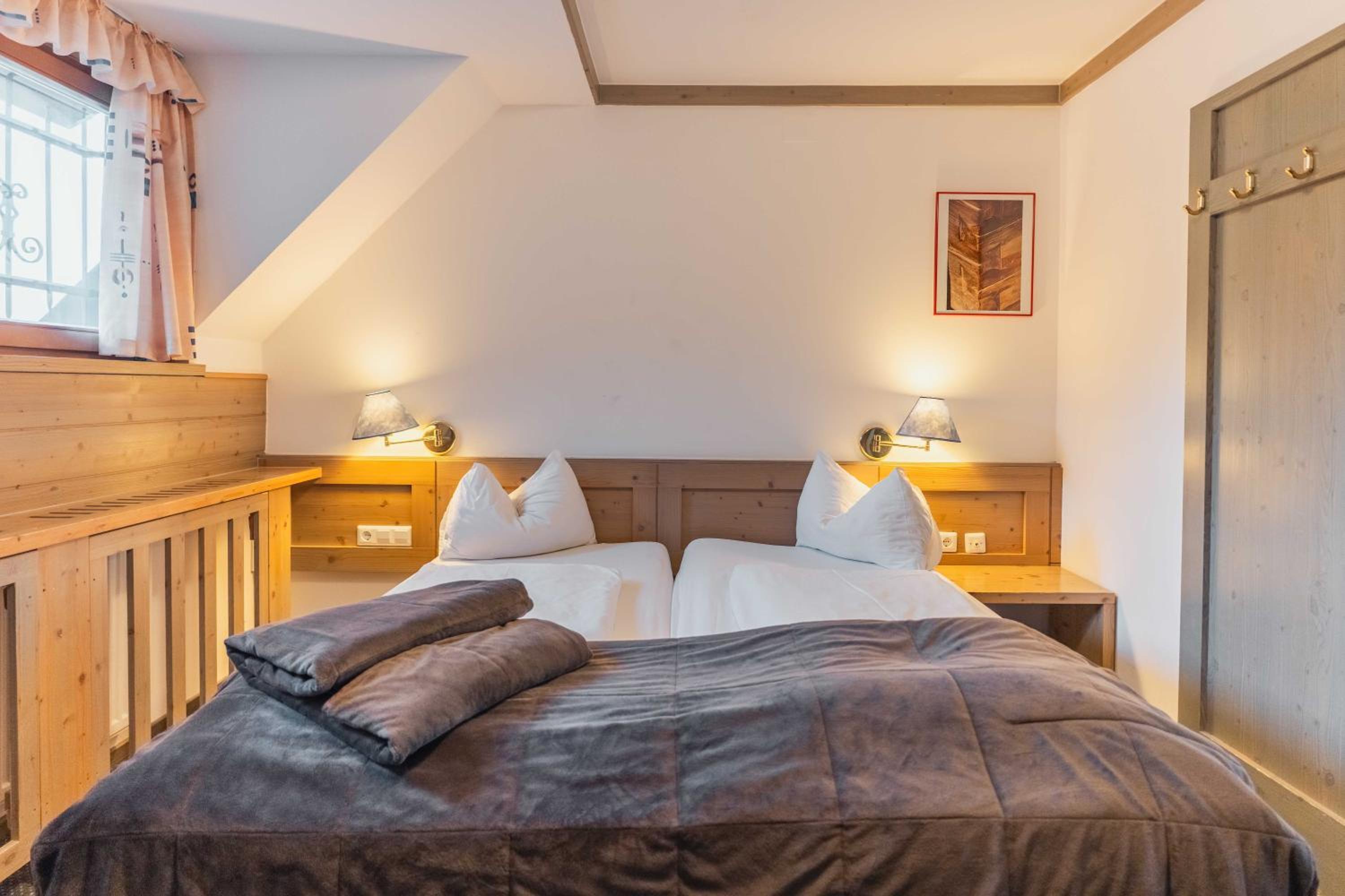 Double Room with Extra Bed photo 3