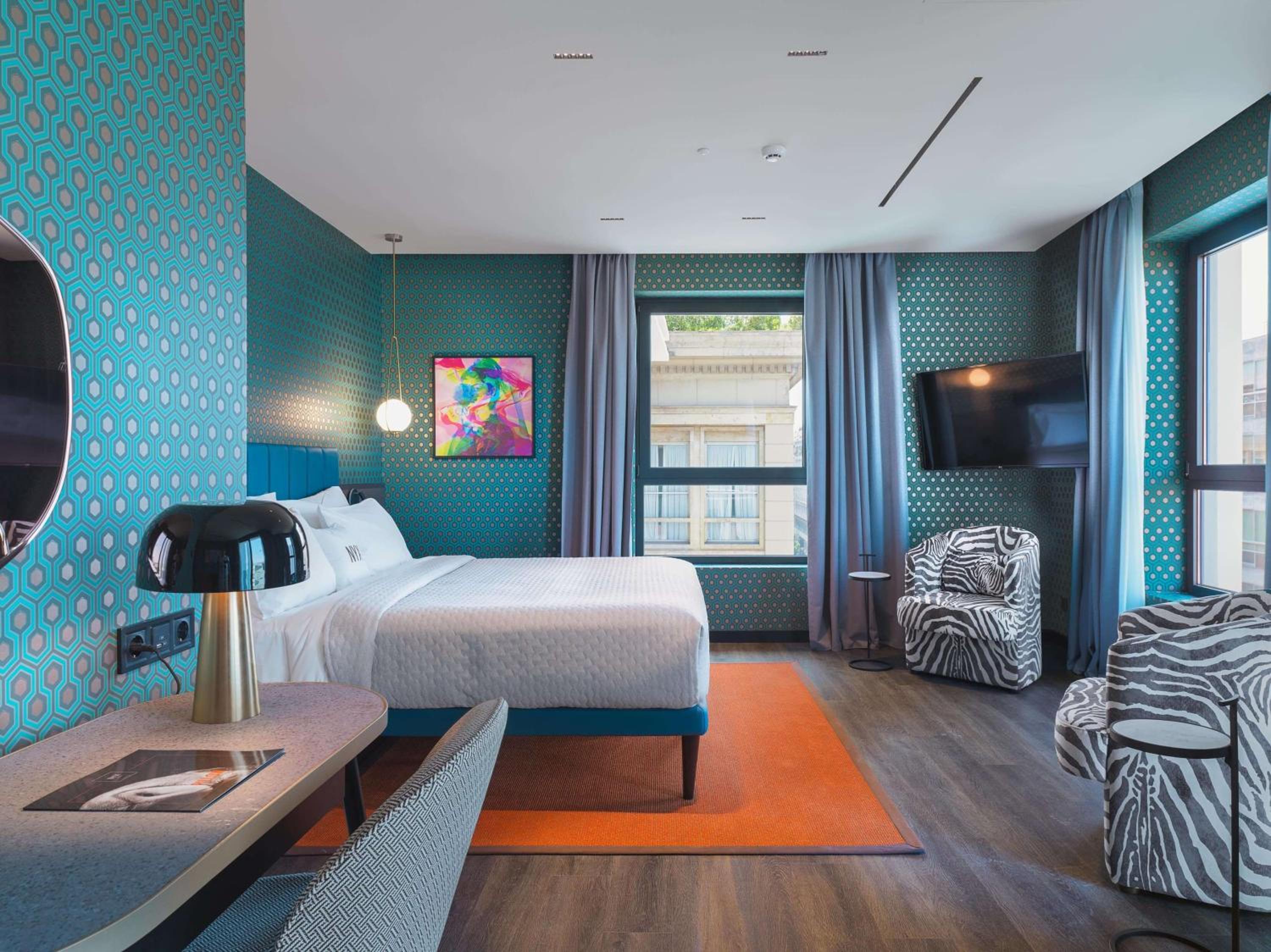 NYX Executive Suite with Lounge Access