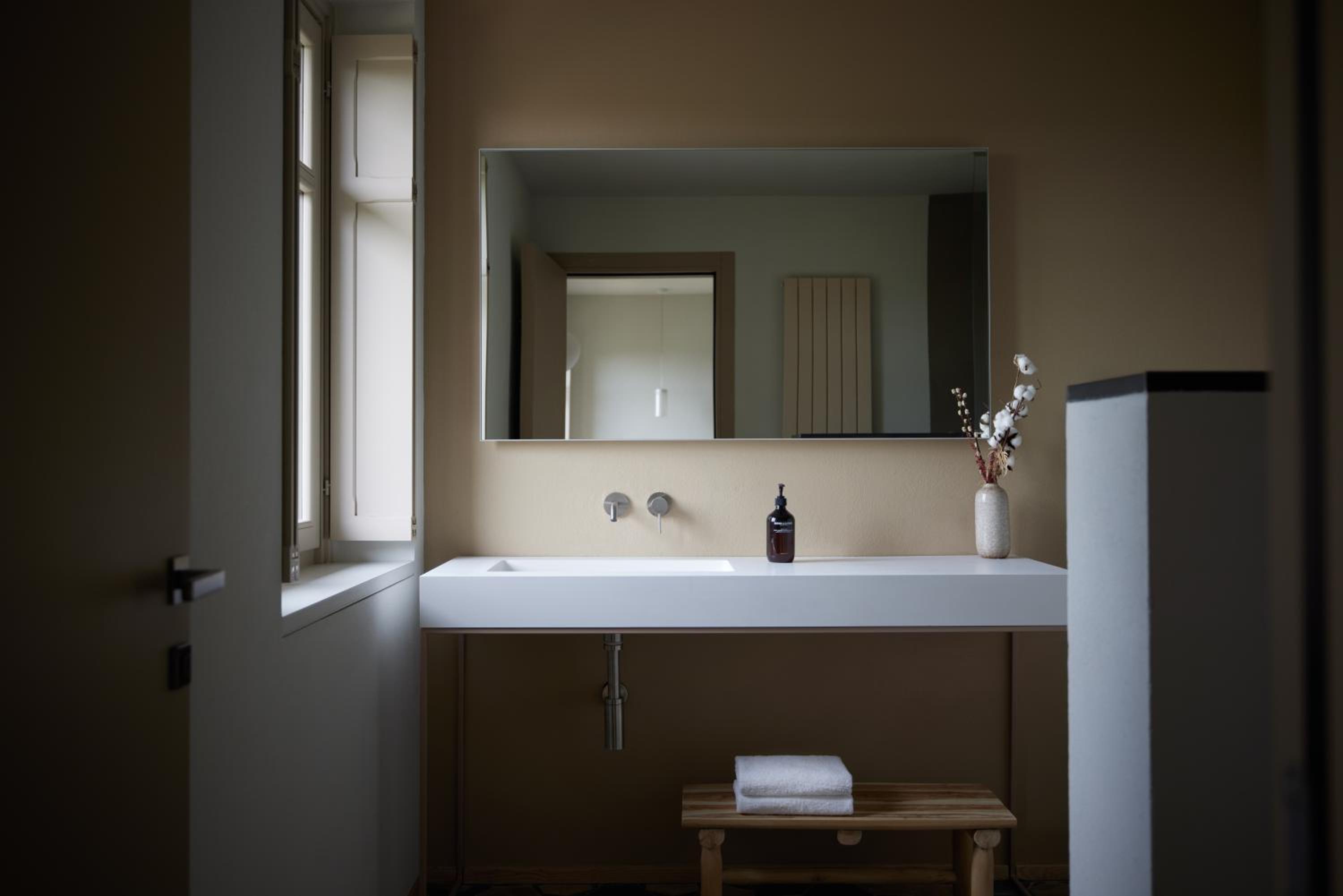 Deluxe Double Room - Photo 13