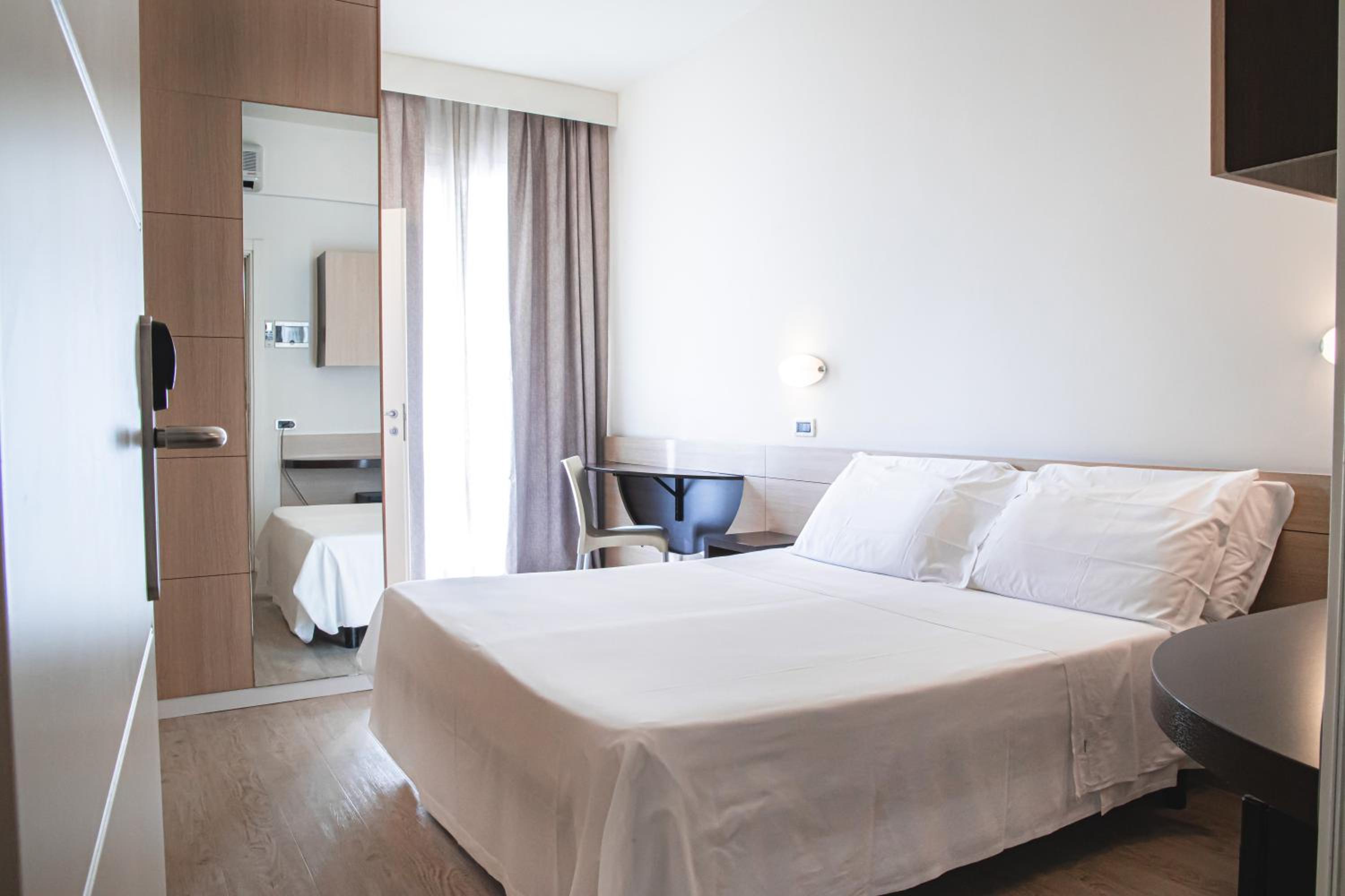 Superior Double or Twin Room - Photo 5