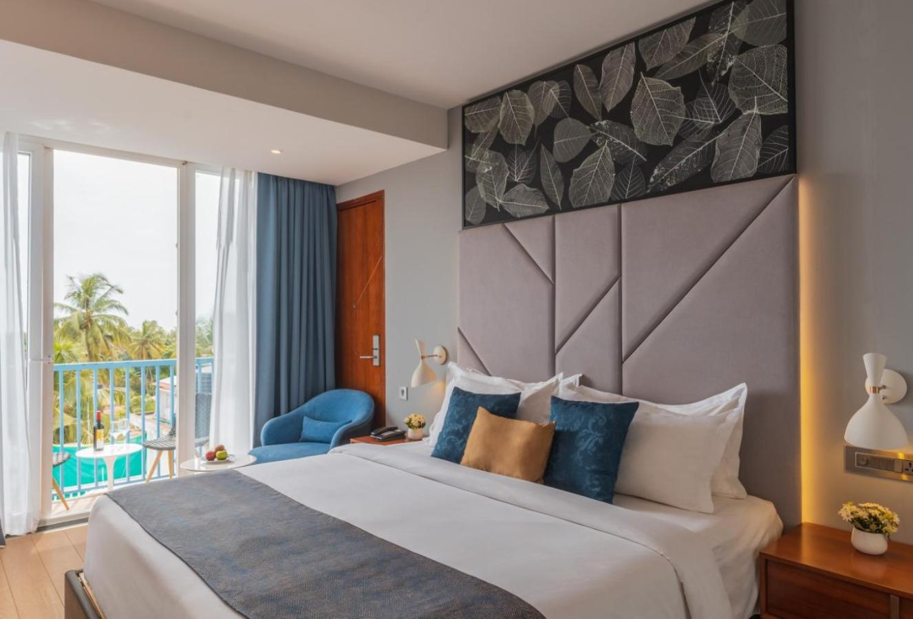 Deluxe Room with Balcony - Photo 1