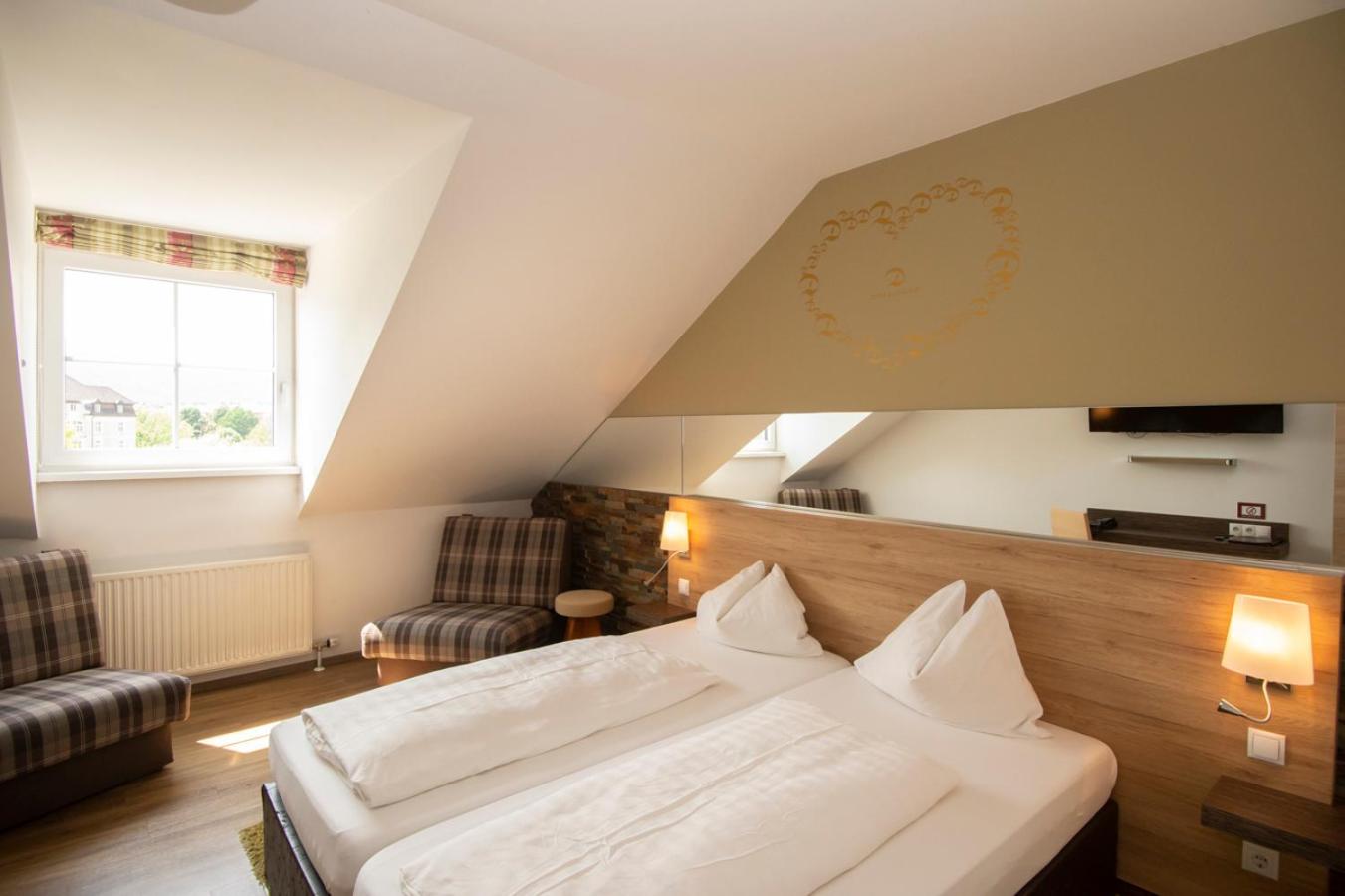 Quadruple Room - Photo 13