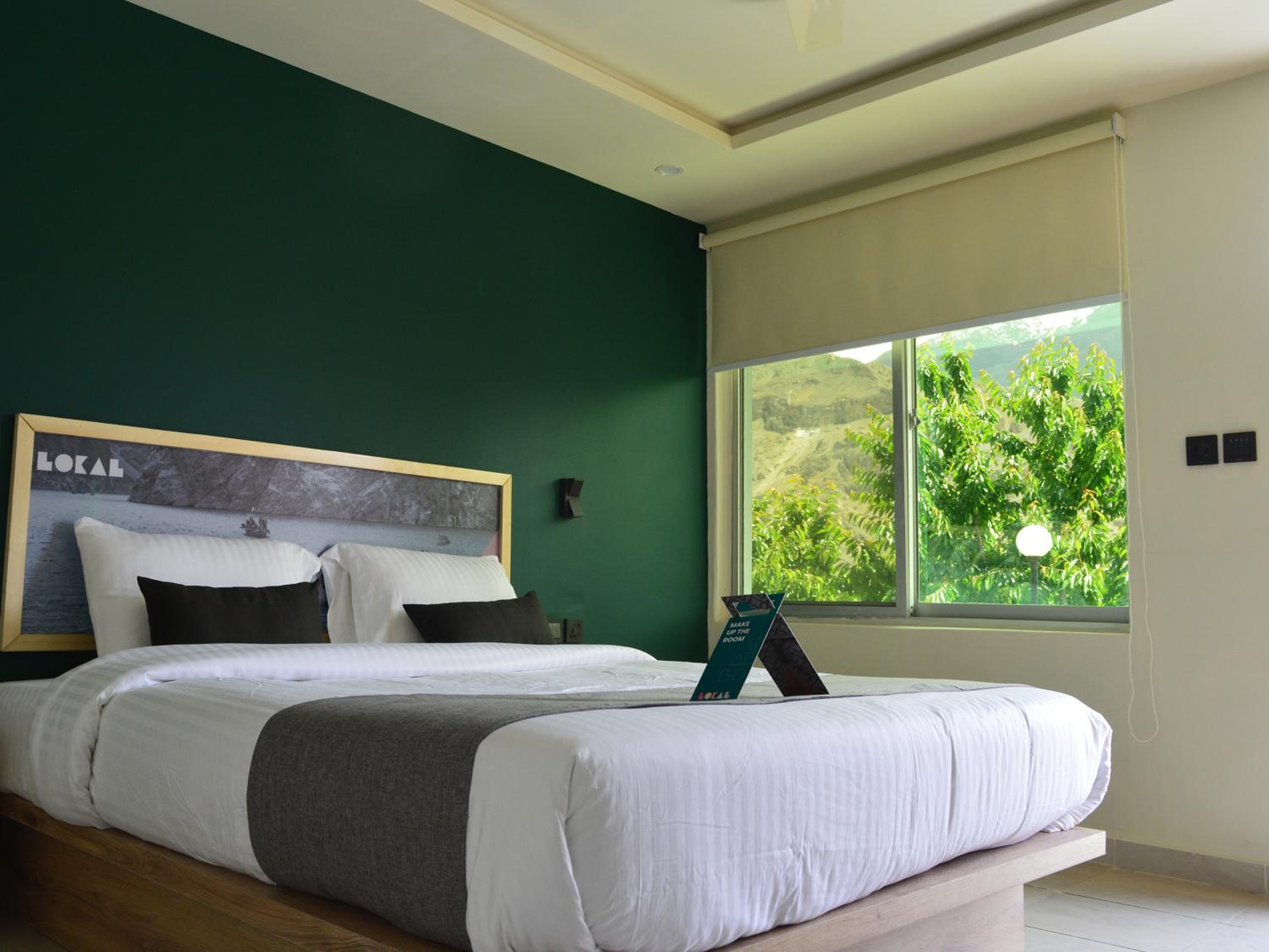 Deluxe King Room