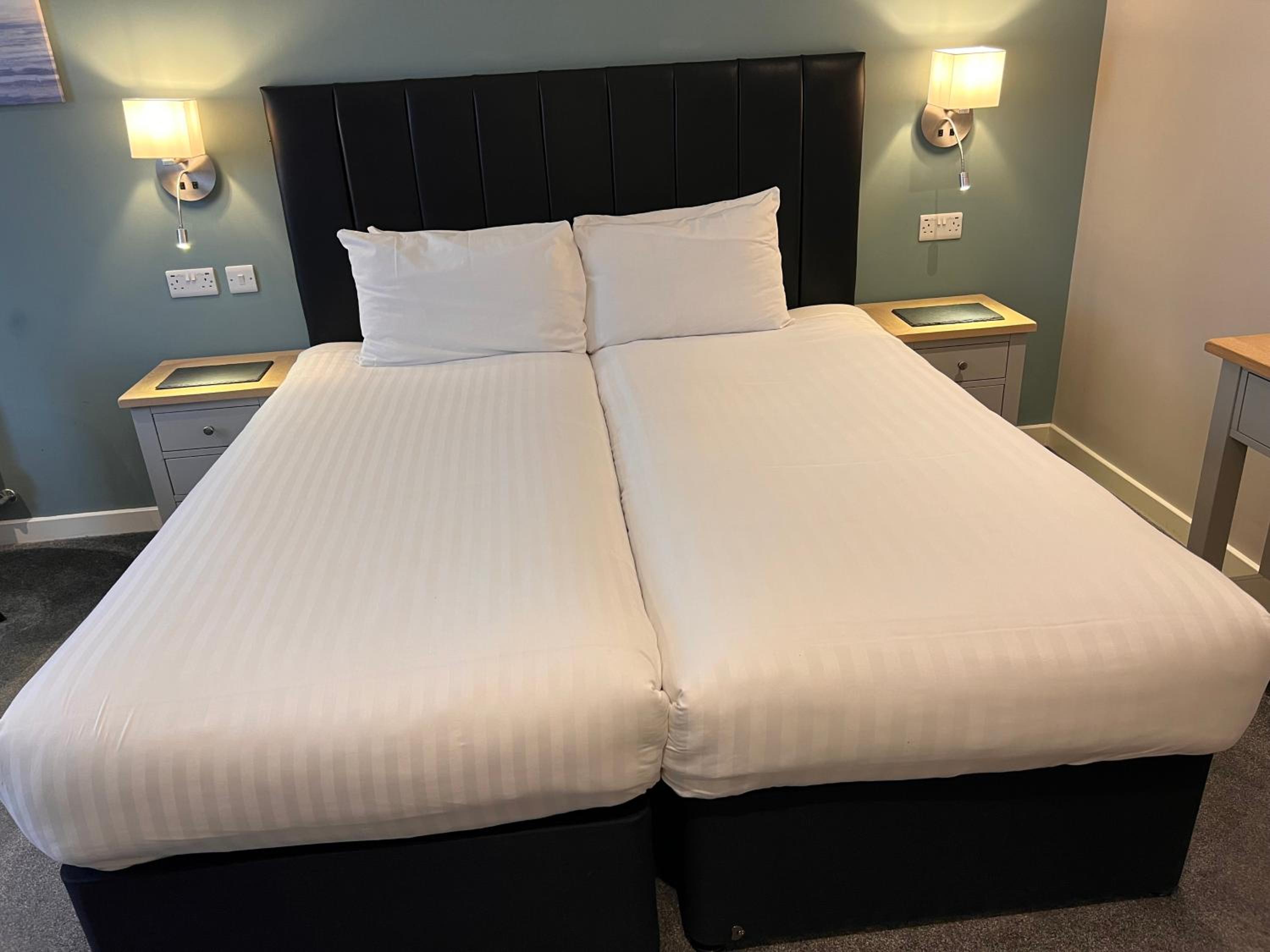 Ground Floor Twin Room - Photo 9