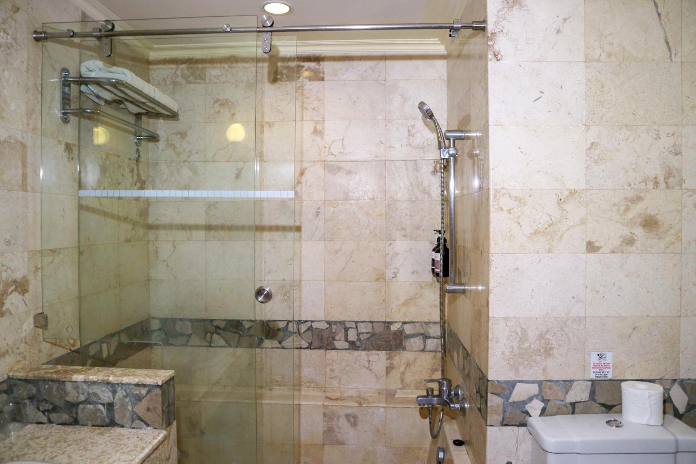 Deluxe Double or Twin Room with Balcony - Photo 7