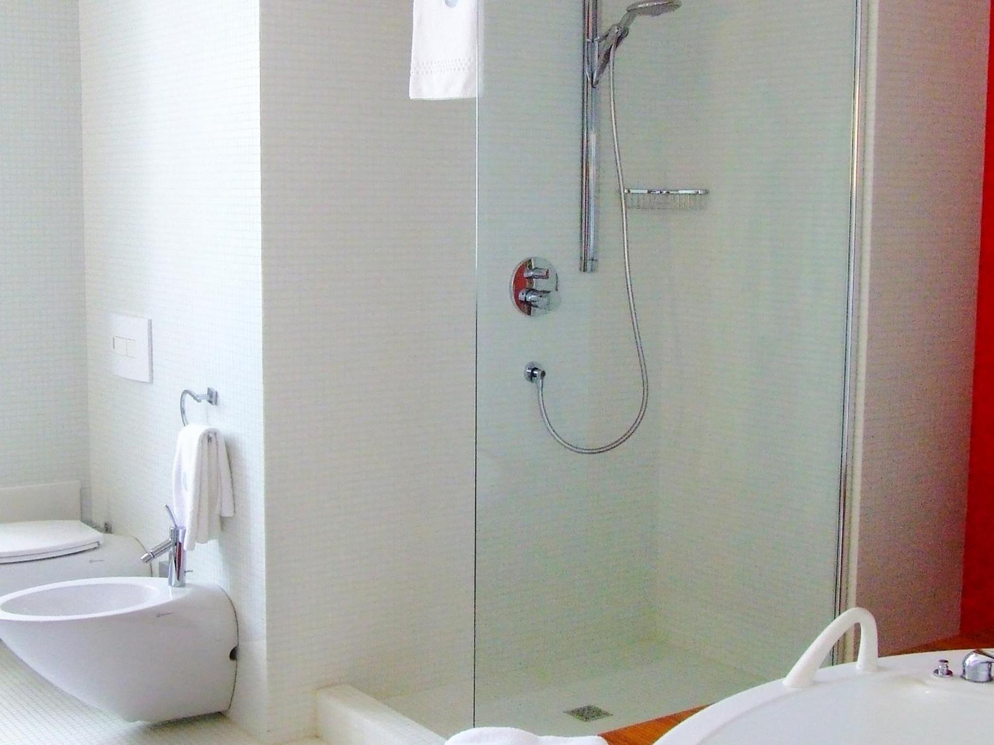 King Suite - Photo 3