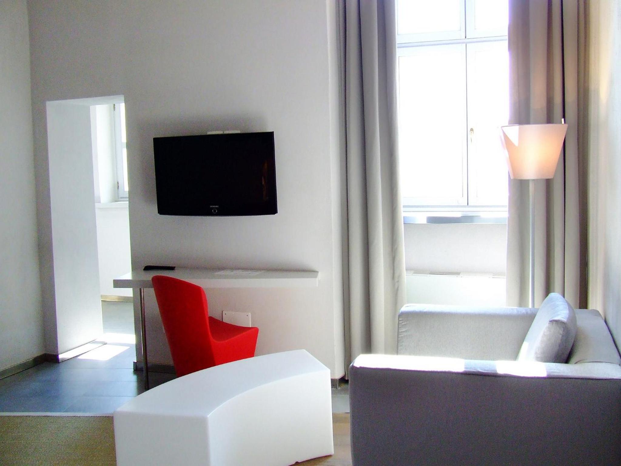 King Suite - Photo 6
