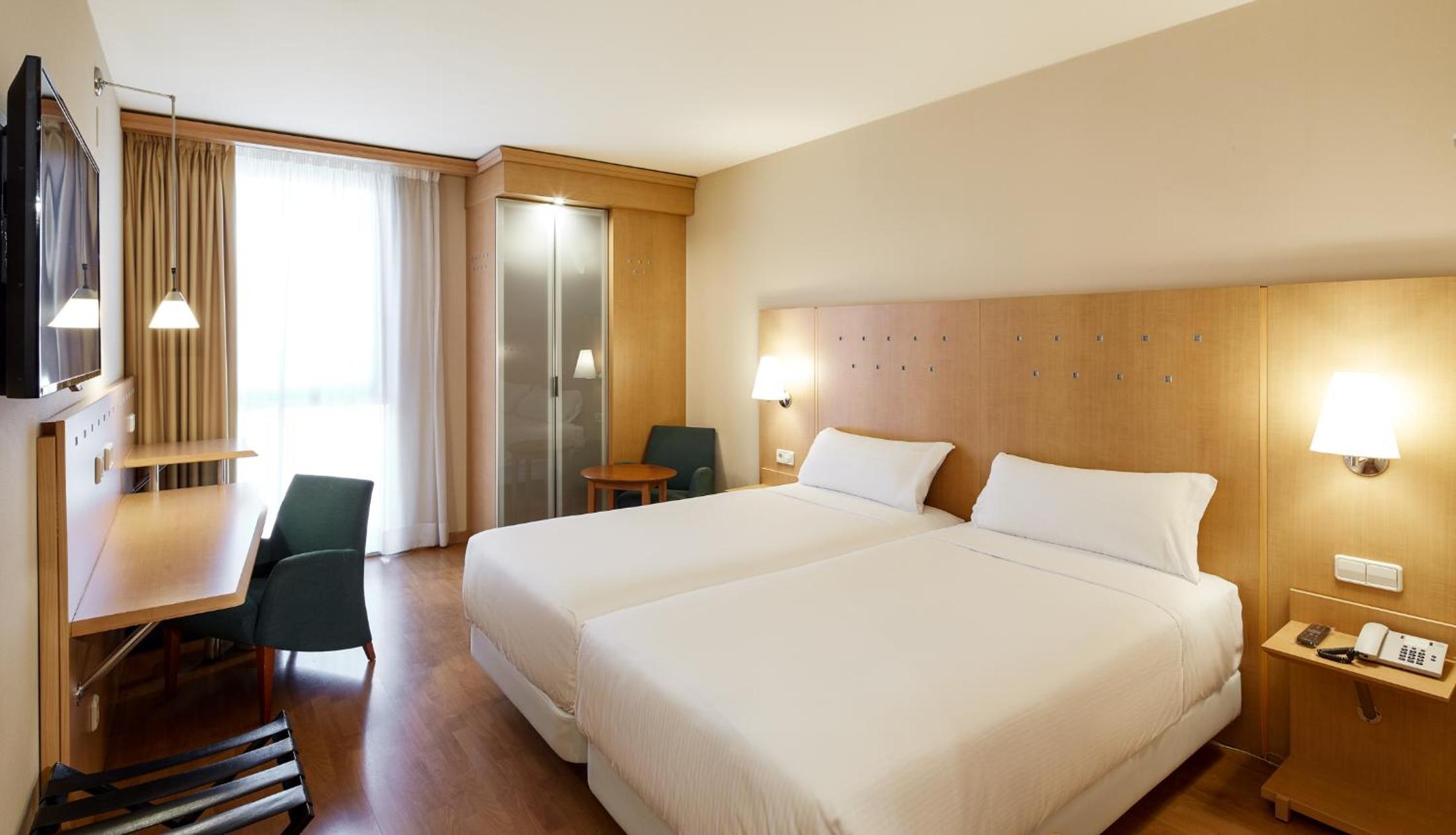 Standard Twin Room - Photo 5