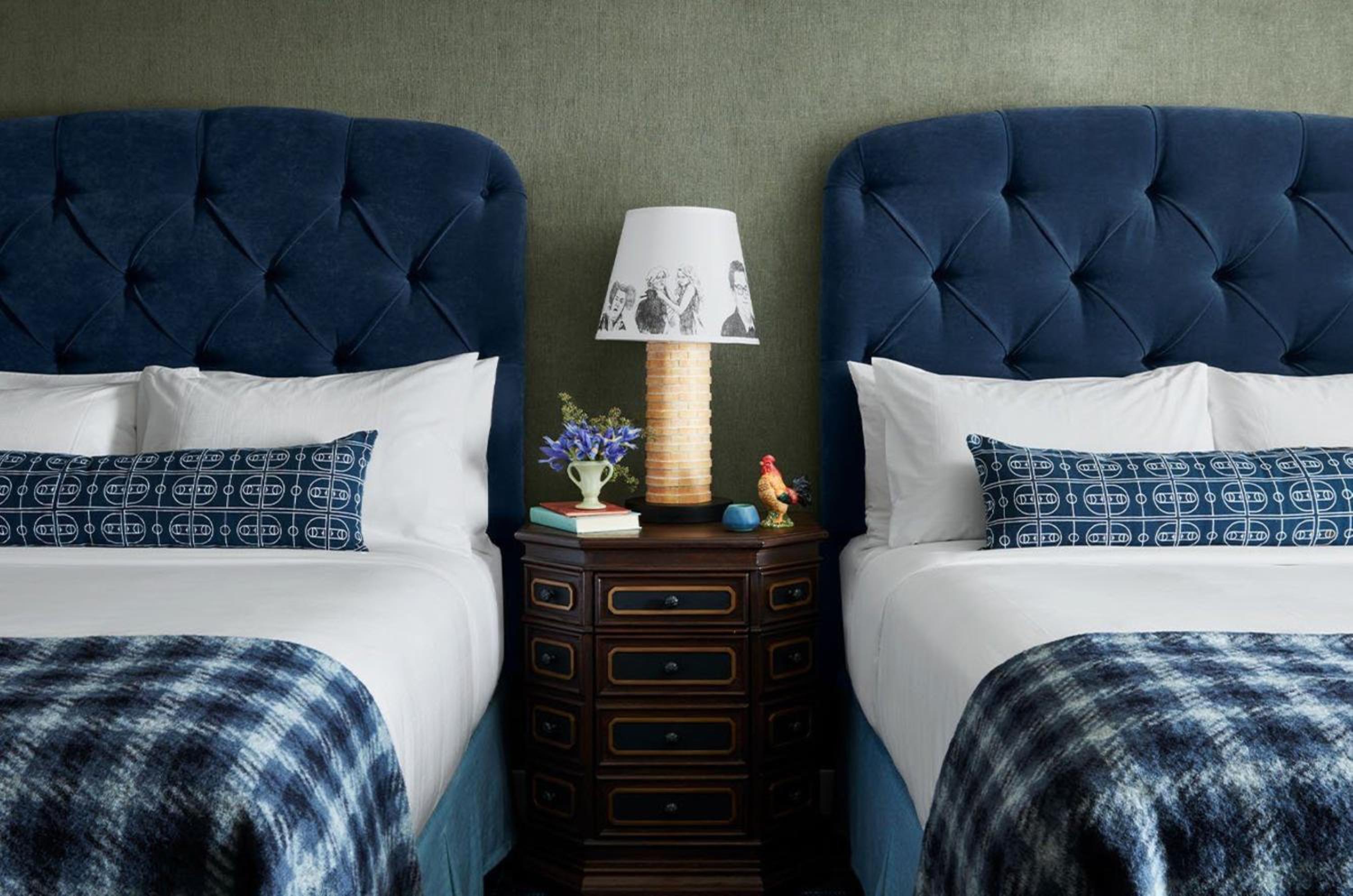 Graduate Queen Room with Two Queen Beds - Photo 6
