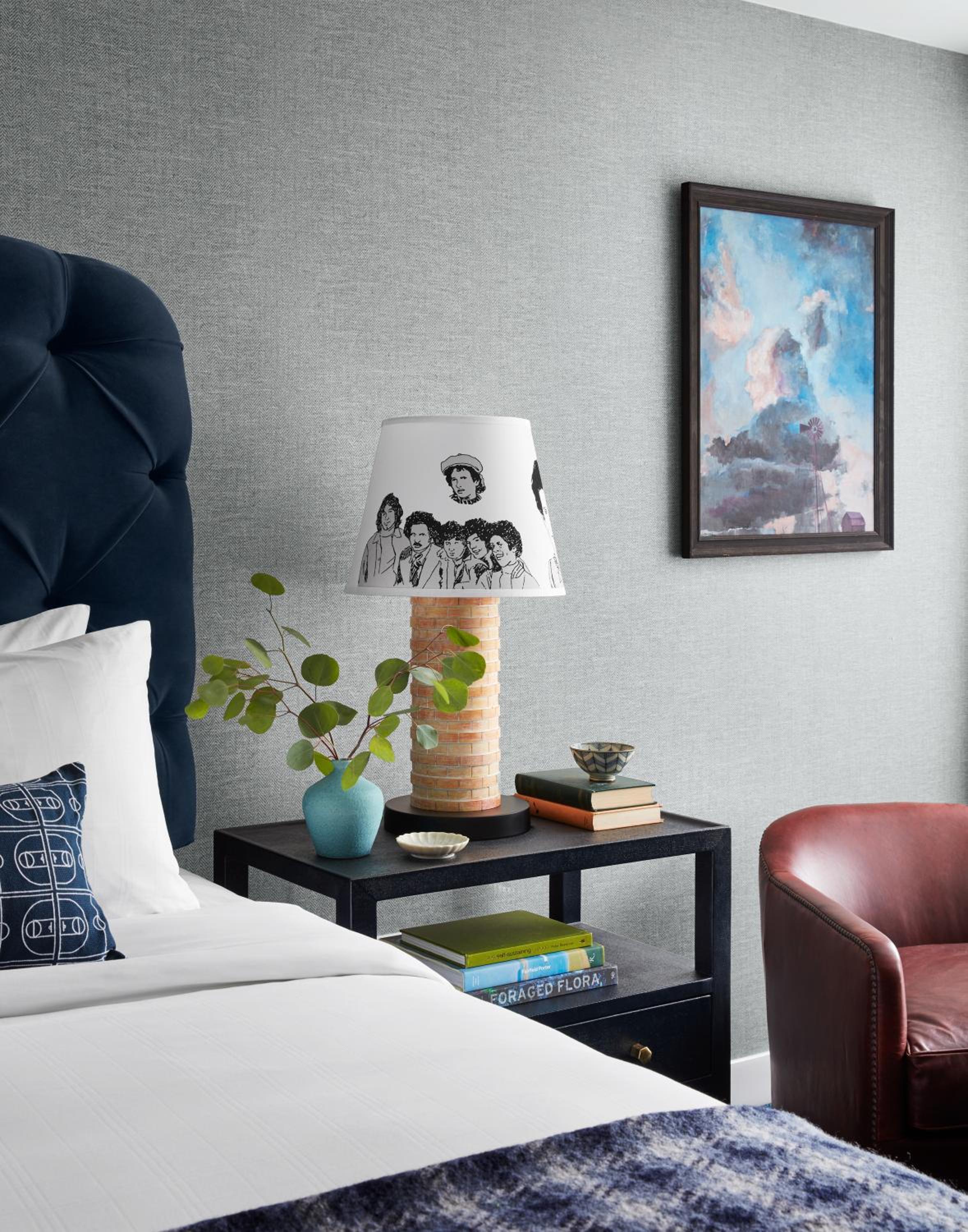 Graduate King Suite with Sofa Bed - Photo 5