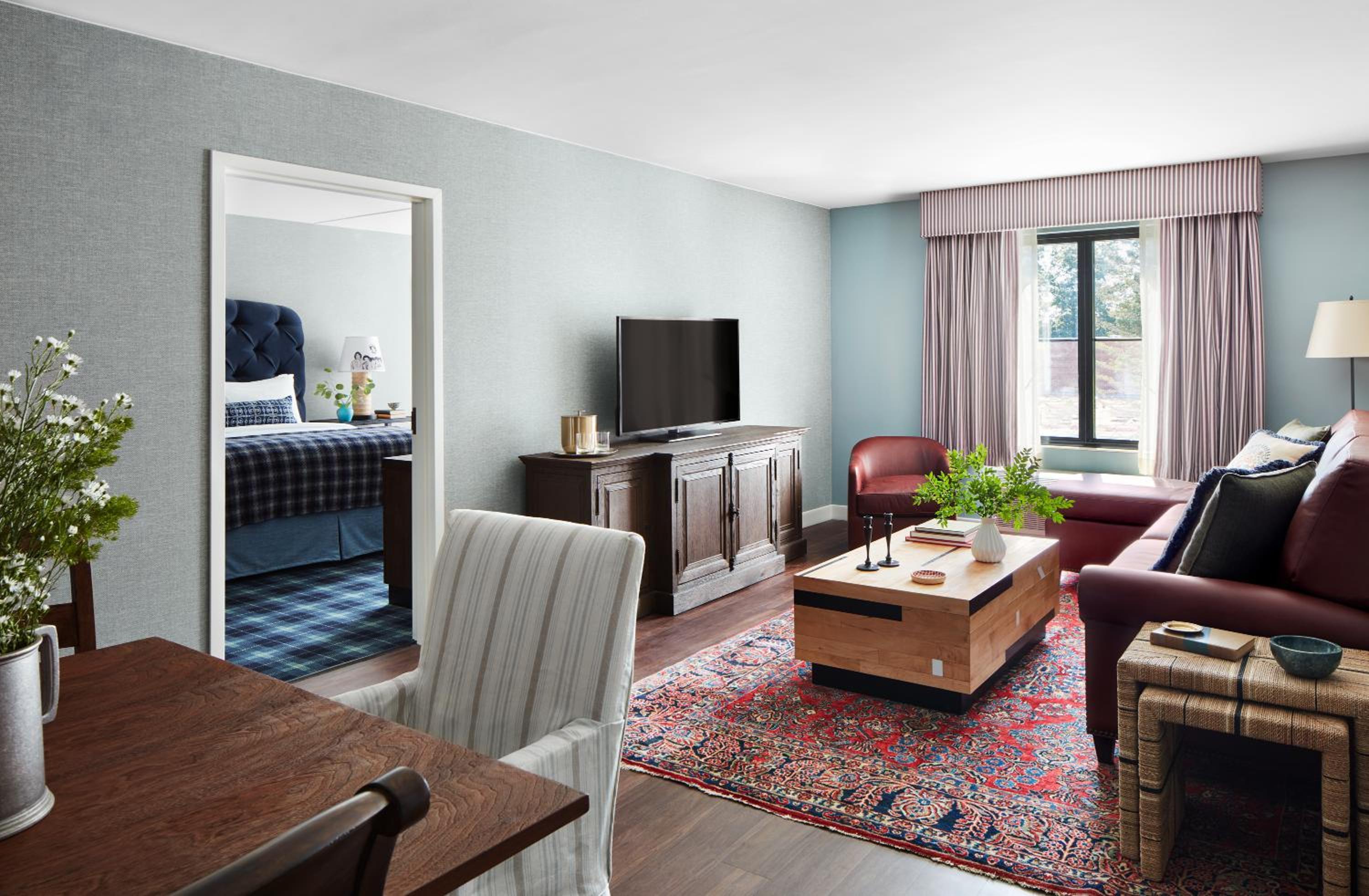 Graduate King Suite with Sofa Bed - Photo 6