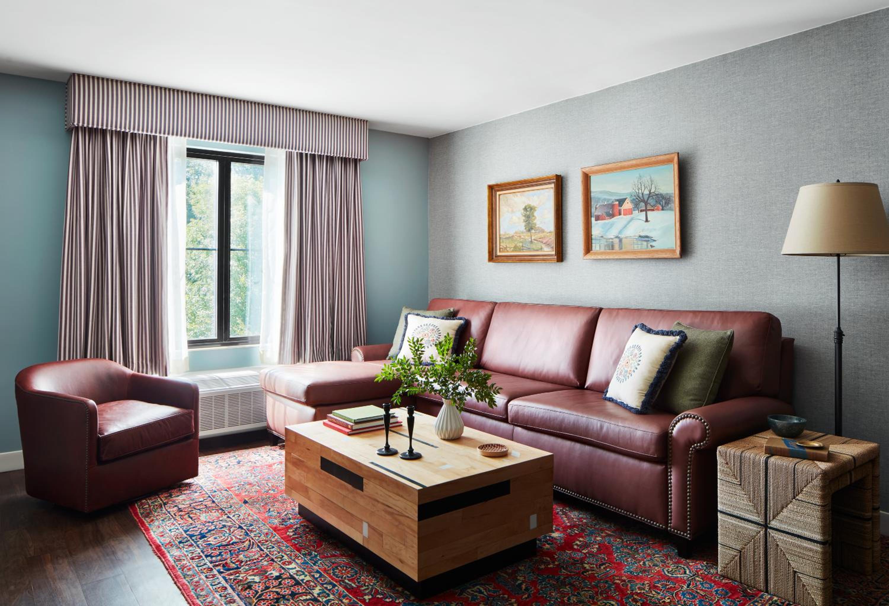 Graduate King Suite with Sofa Bed - Photo 2