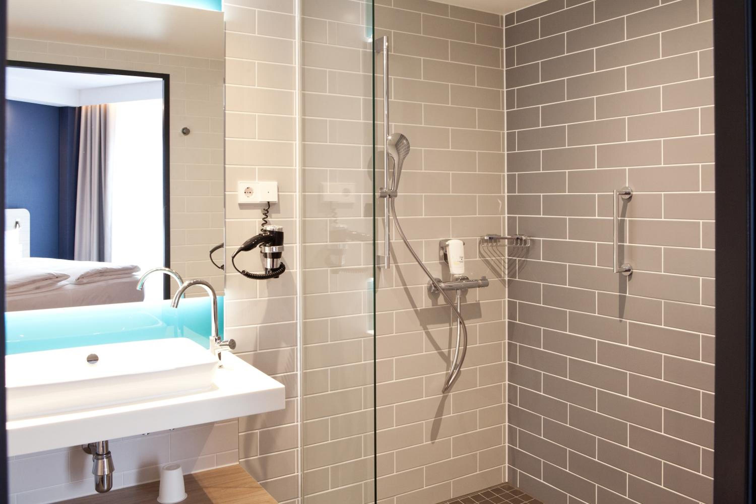 Standard Twin Room - Photo 7