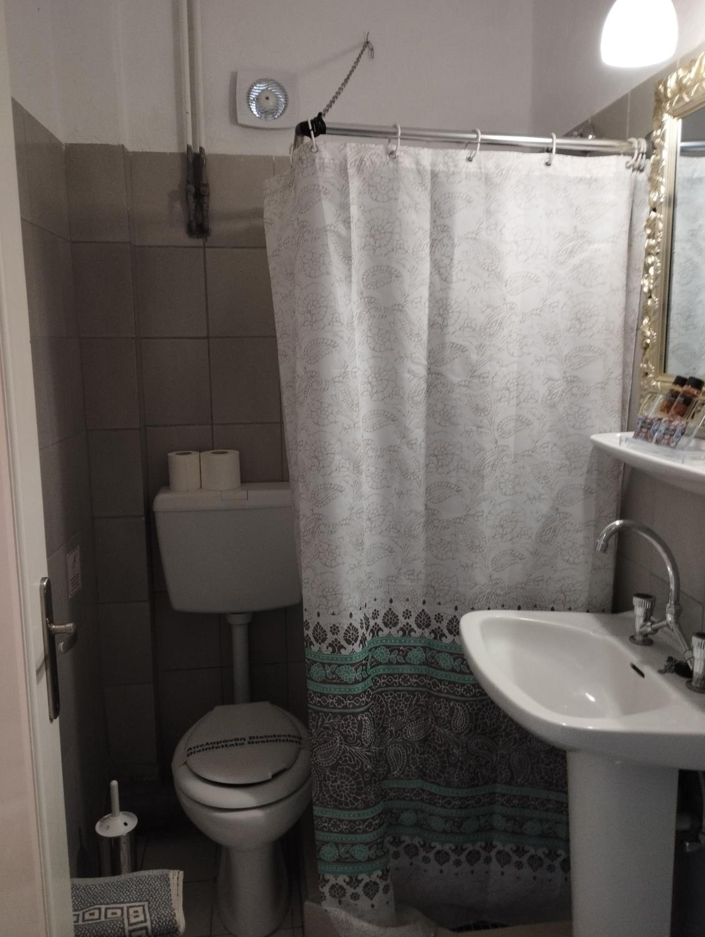 Twin Room - Photo 16