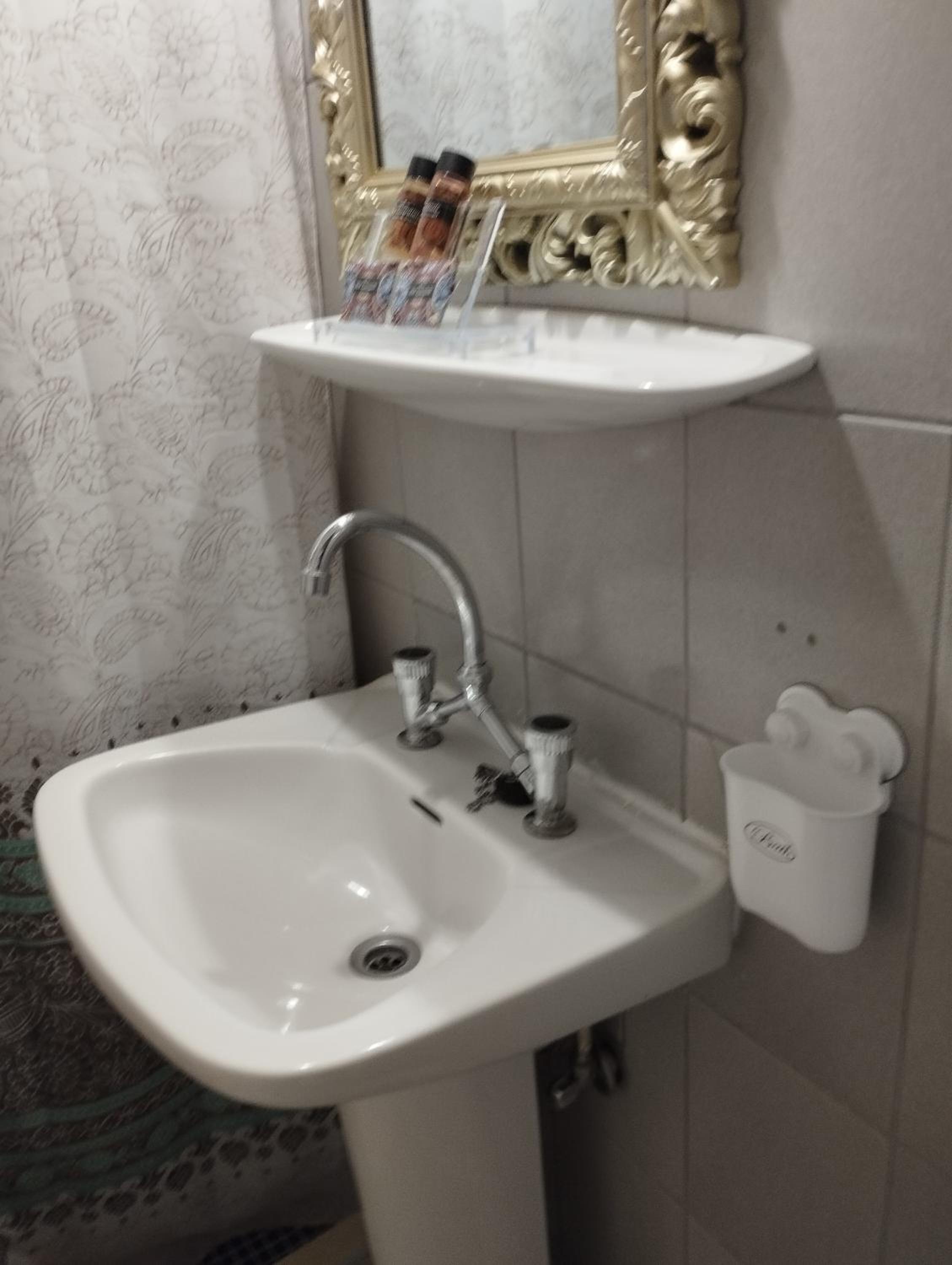 Twin Room - Photo 15