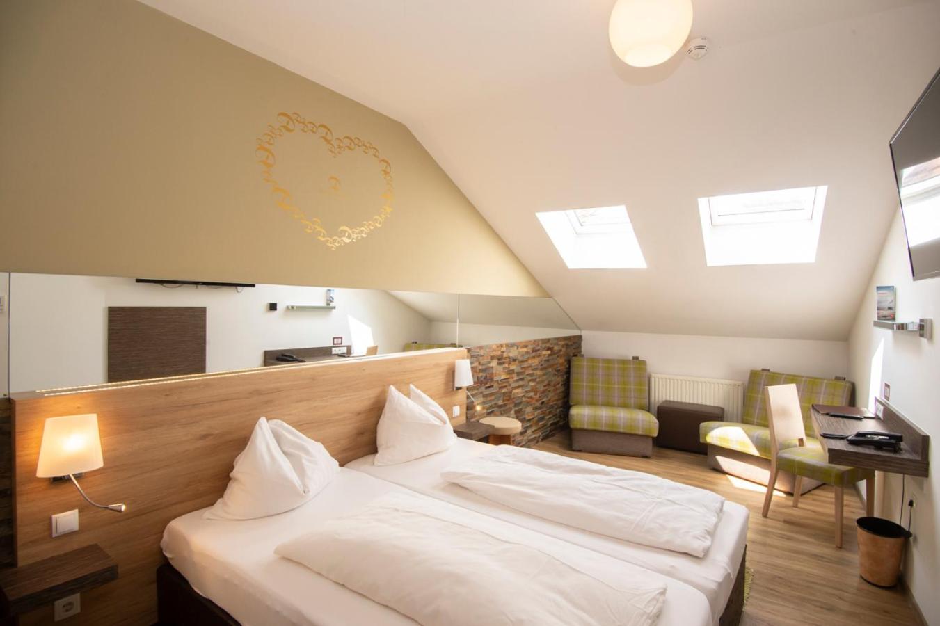 Quadruple Room - Photo 11